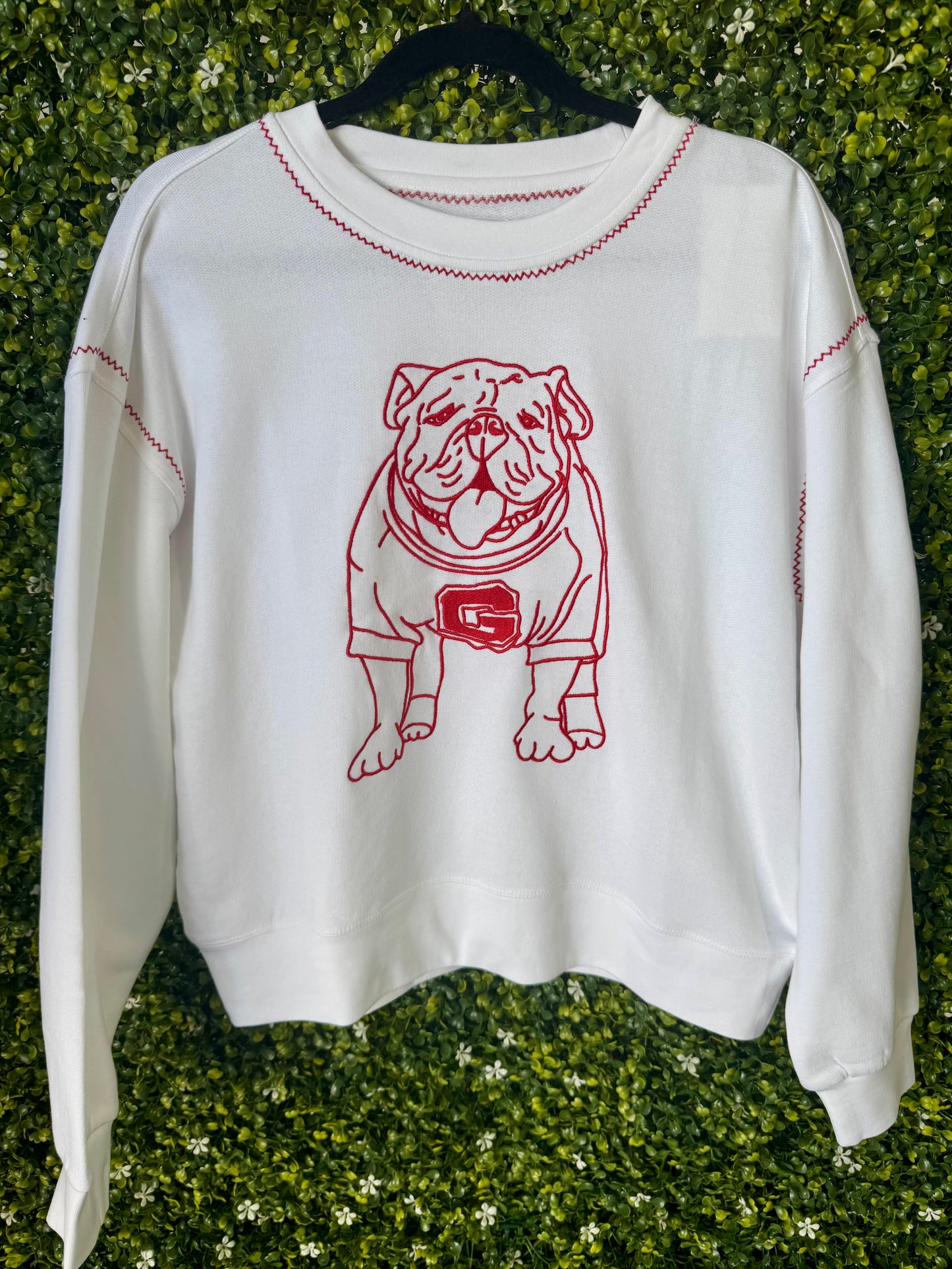 White sweatshirt embroidered bulldog licensed