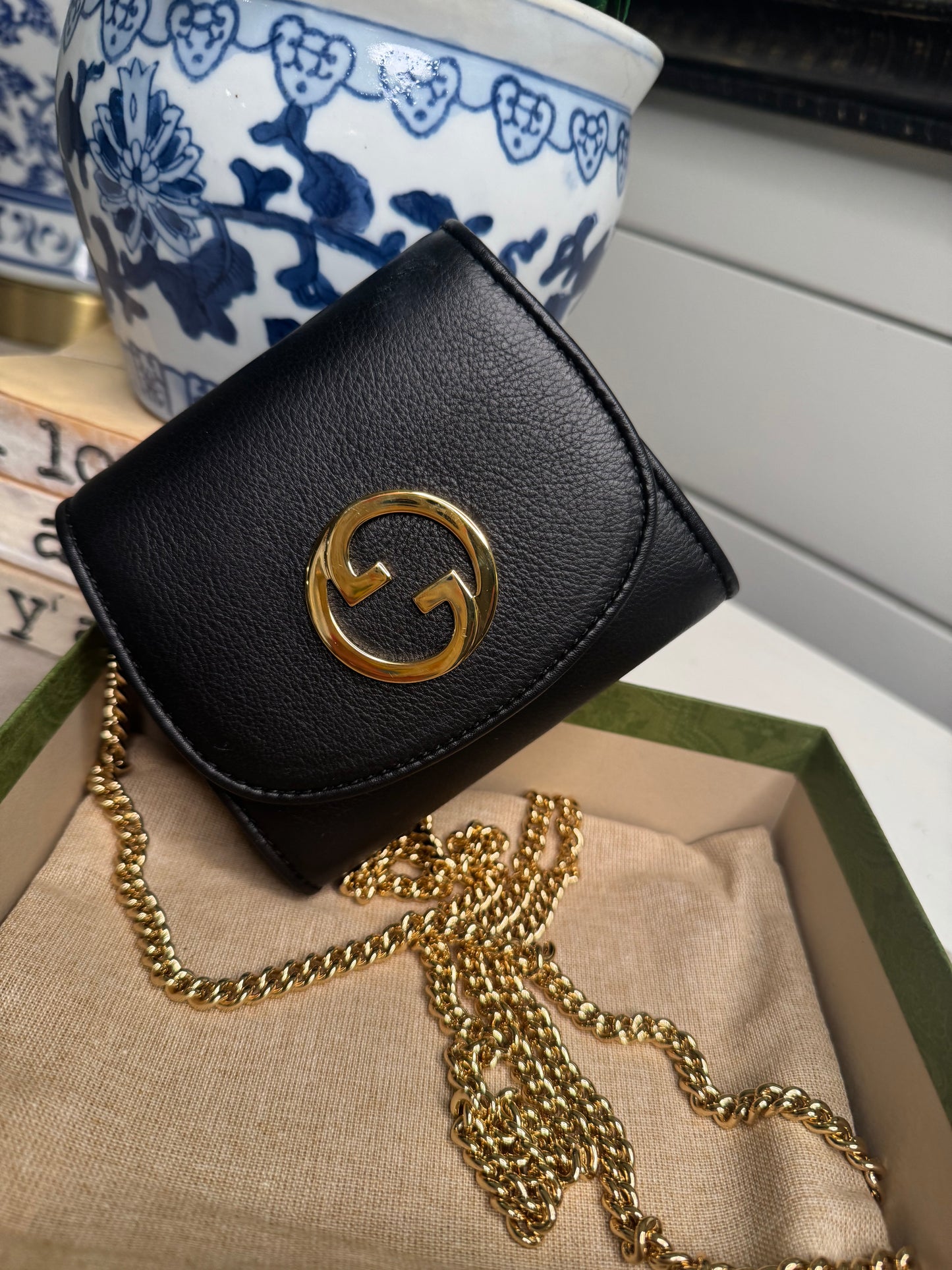 Gucci new in box Blondi chain wallet black with box and storage bag shoulder bag with chain