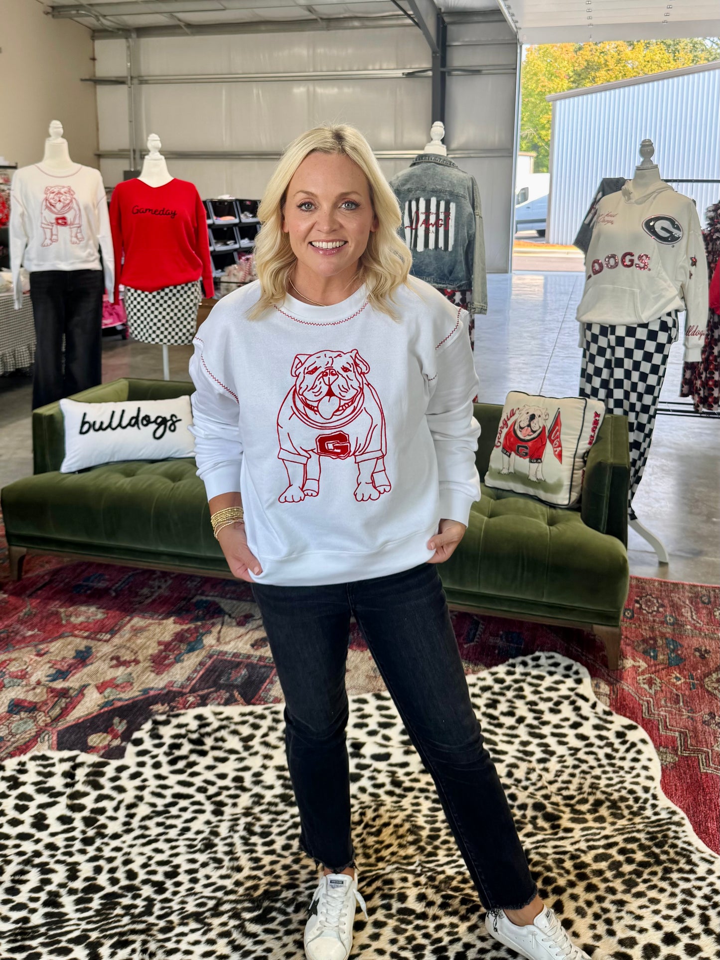 White sweatshirt embroidered bulldog licensed