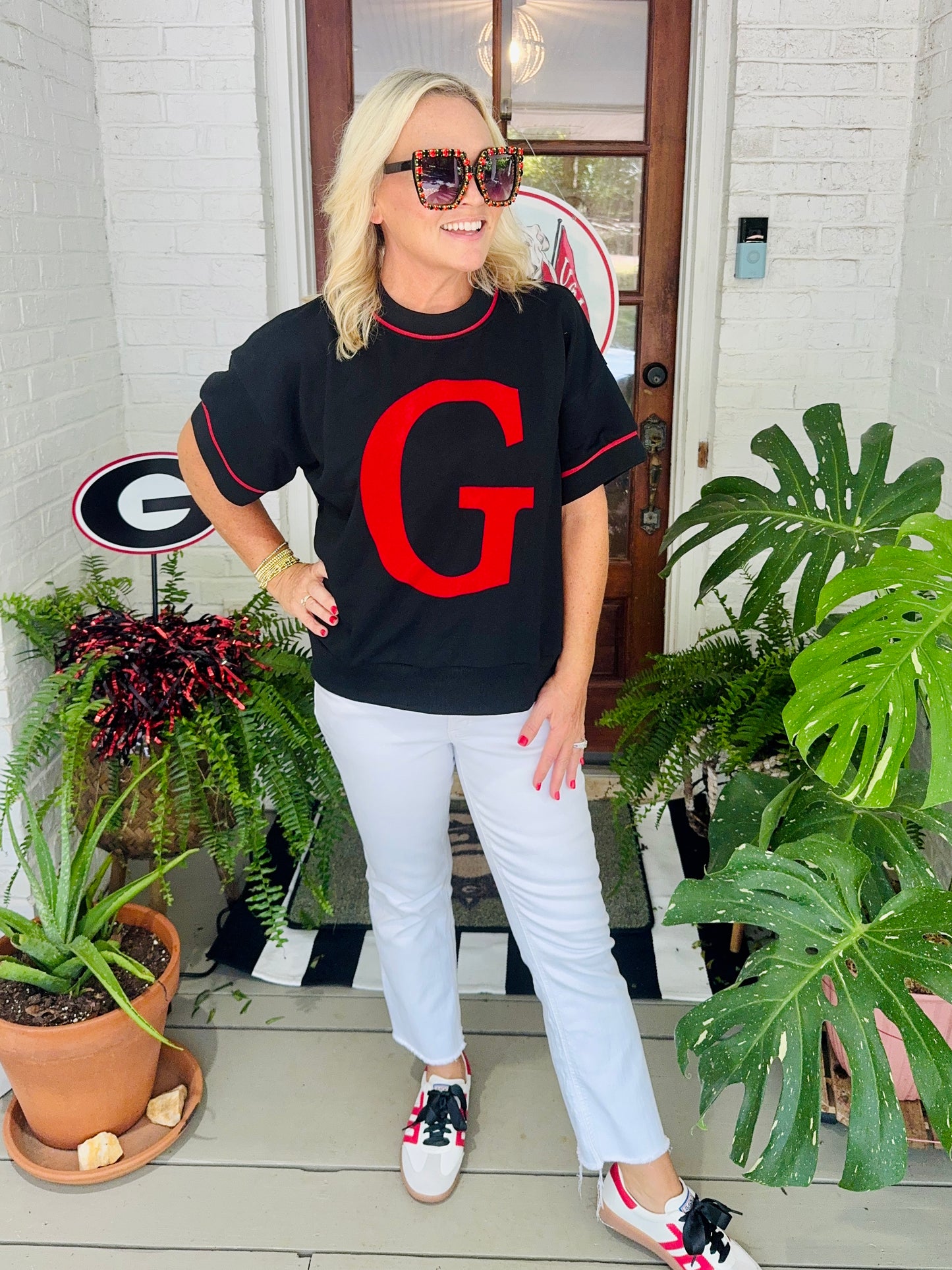 Boxy light sweatshirt type top with Giant G oversized up to 3X!