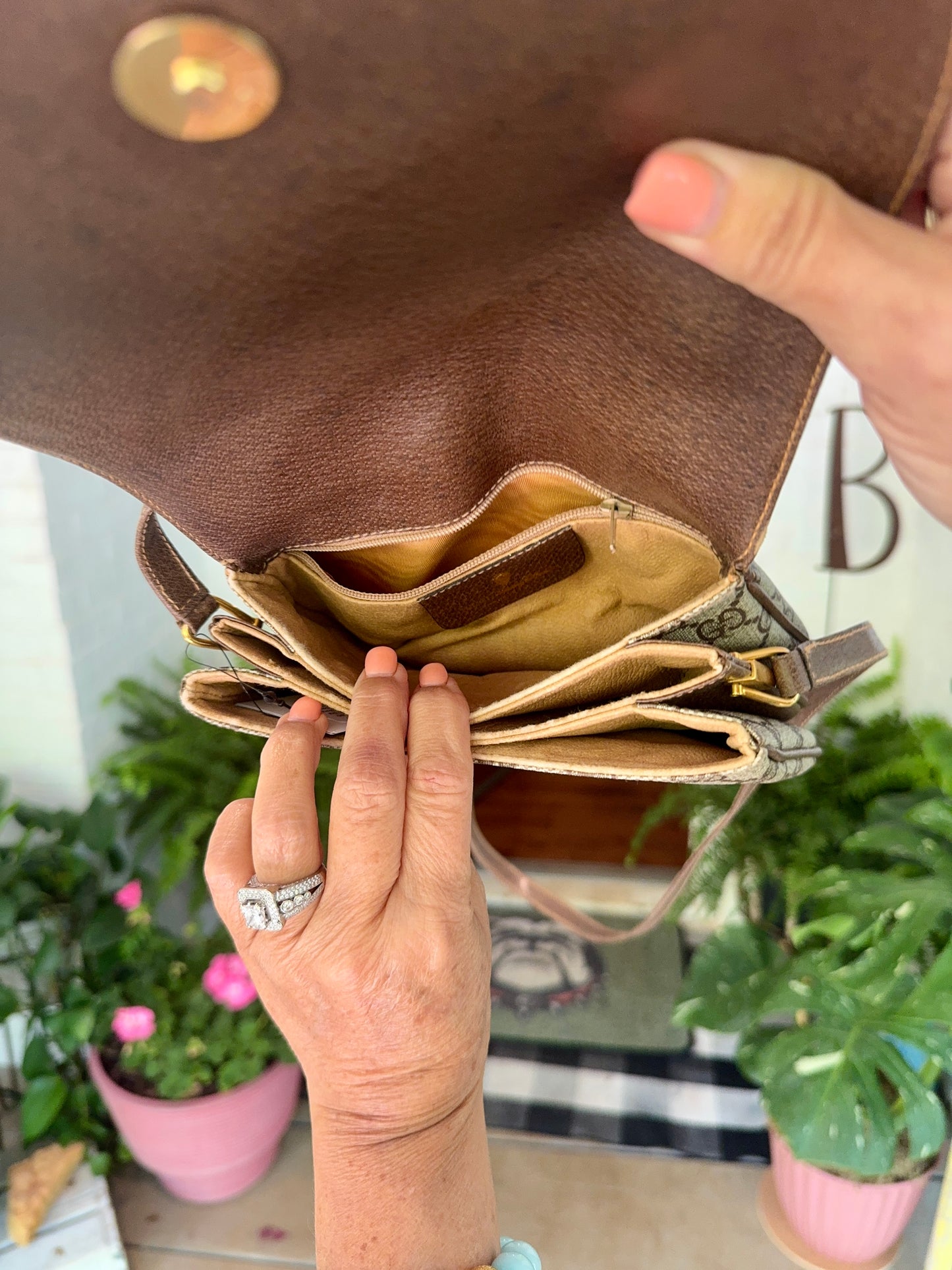 Pre Loved Gucci Shoulder Bag Gg Plus Bag