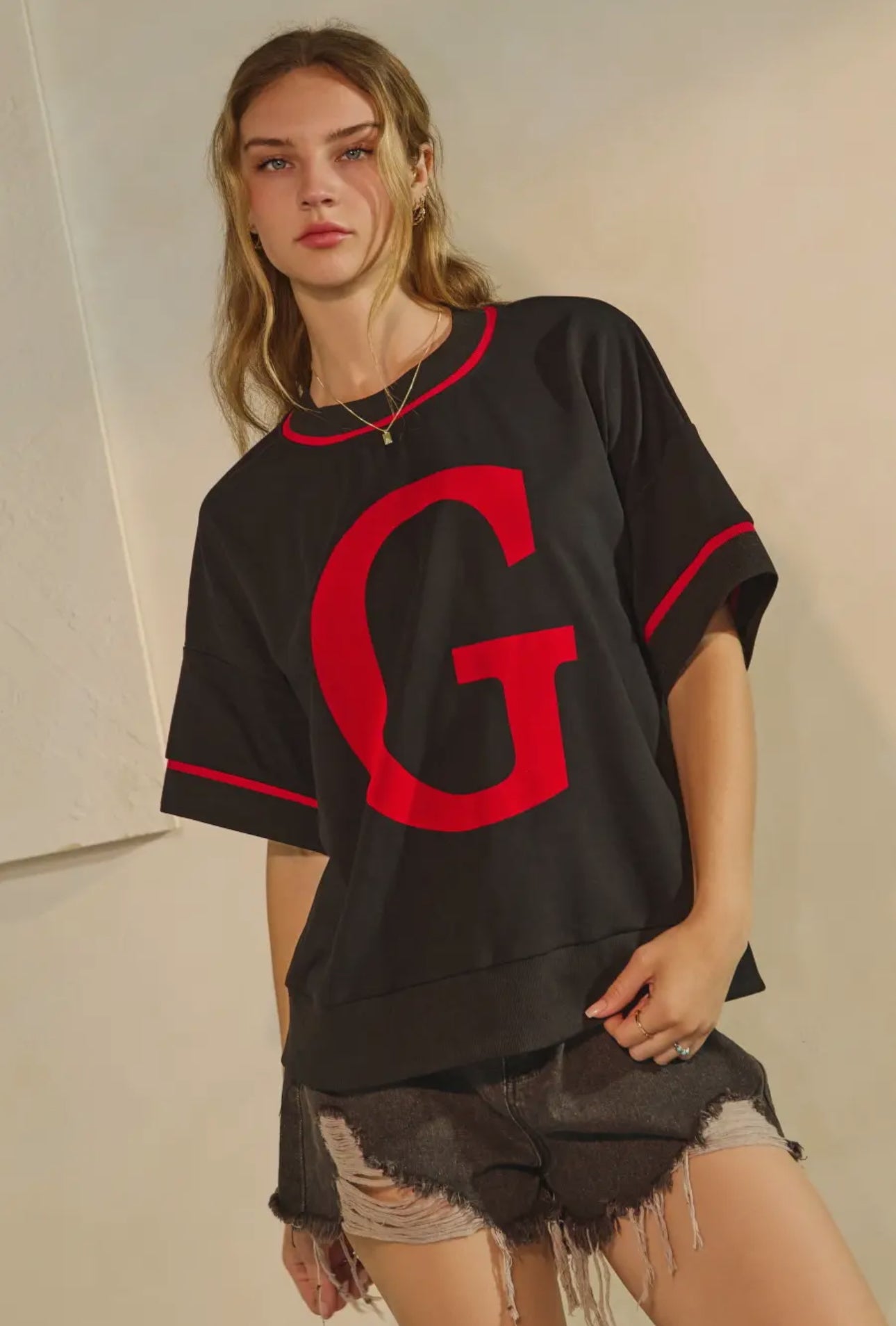 Boxy light sweatshirt type top with Giant G oversized up to 3X!