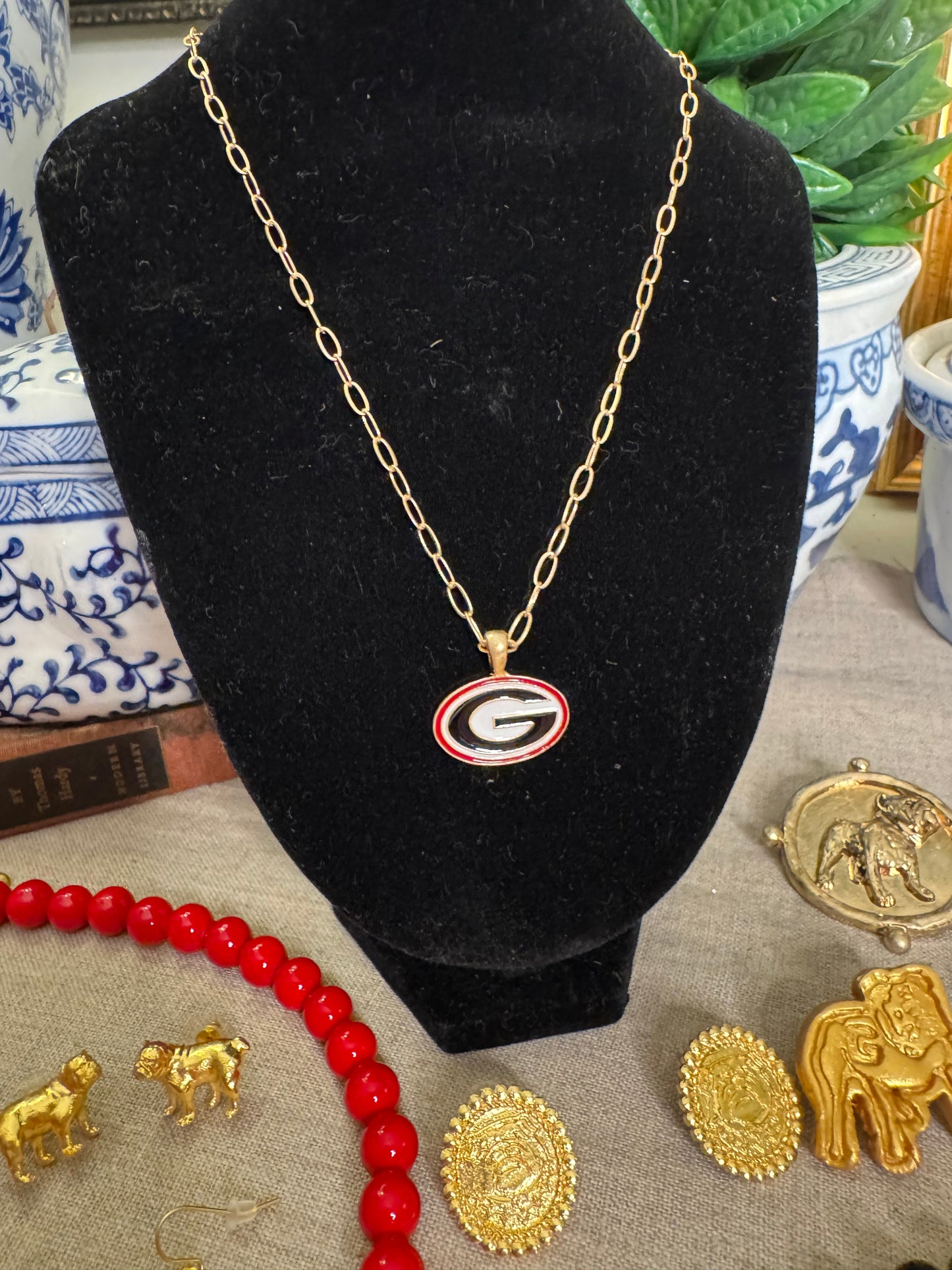 Logo necklace licensed gold