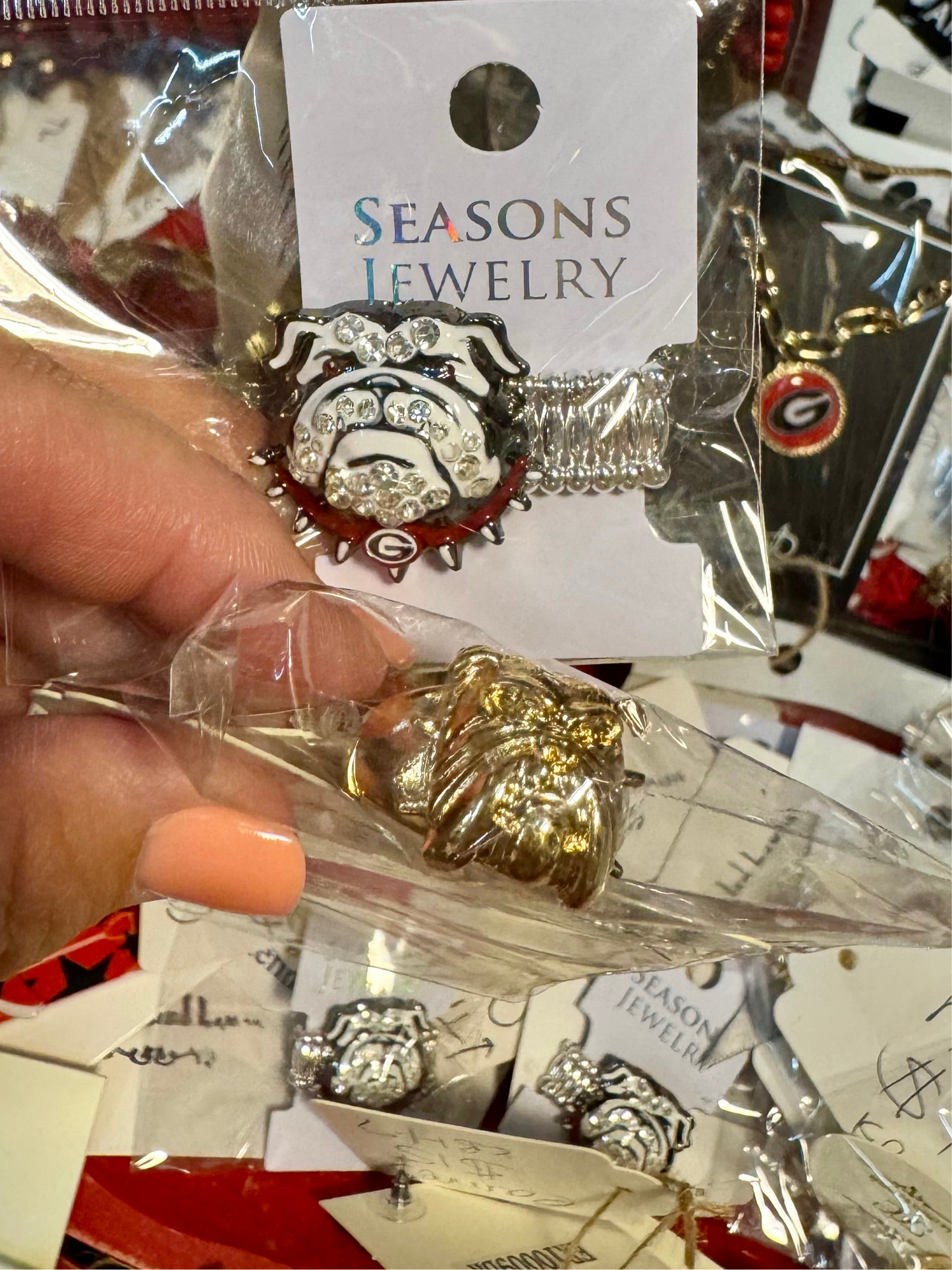 Stretchy bulldog ring gold metal