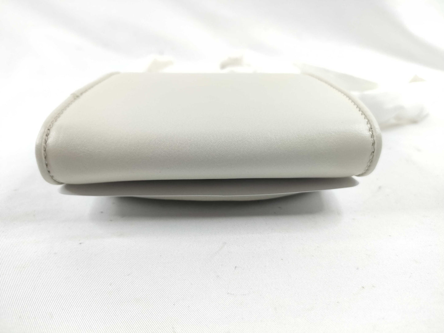 Gucci unused blondi white chain wallet in box with bag