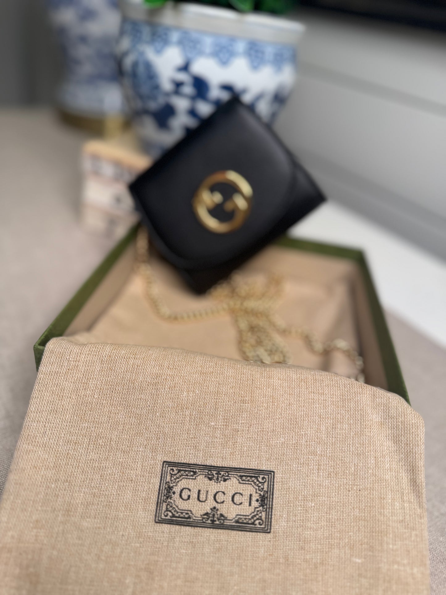 Gucci new in box Blondi chain wallet black with box and storage bag shoulder bag with chain