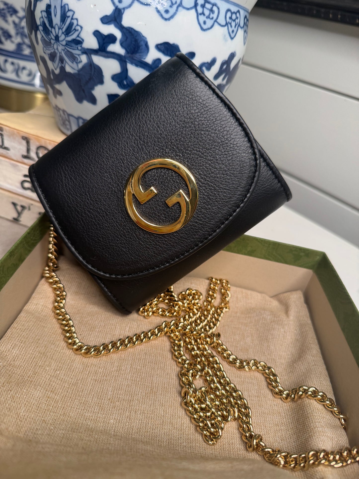 Gucci new in box Blondi chain wallet black with box and storage bag shoulder bag with chain