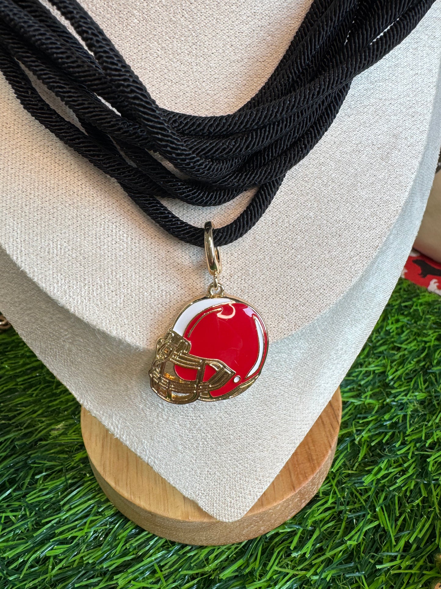 Rope necklace black with red helmet