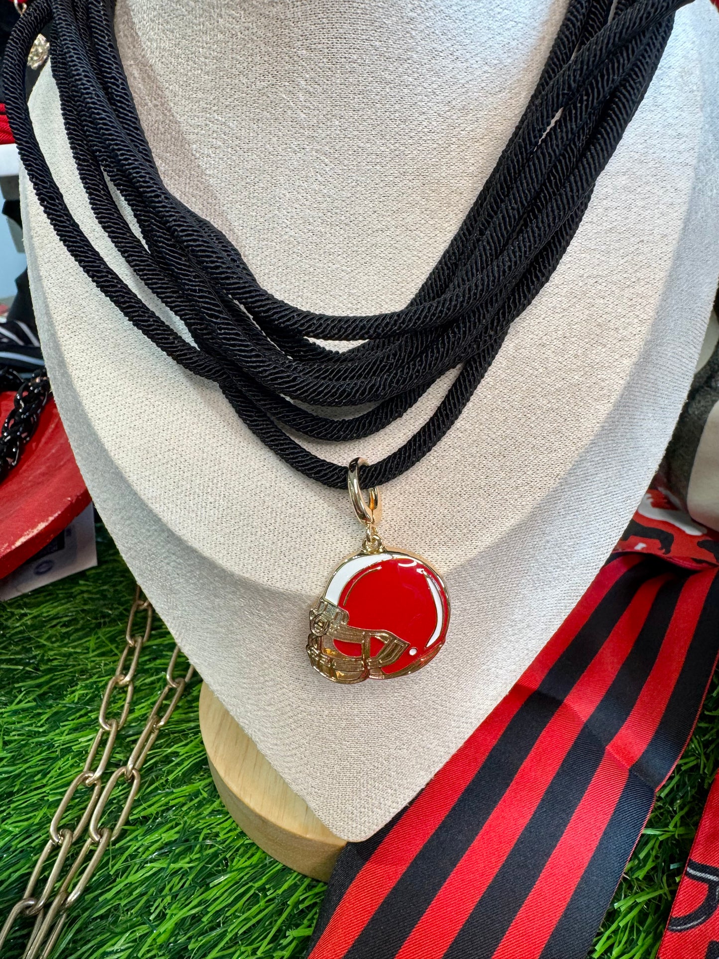 Rope necklace black with red helmet