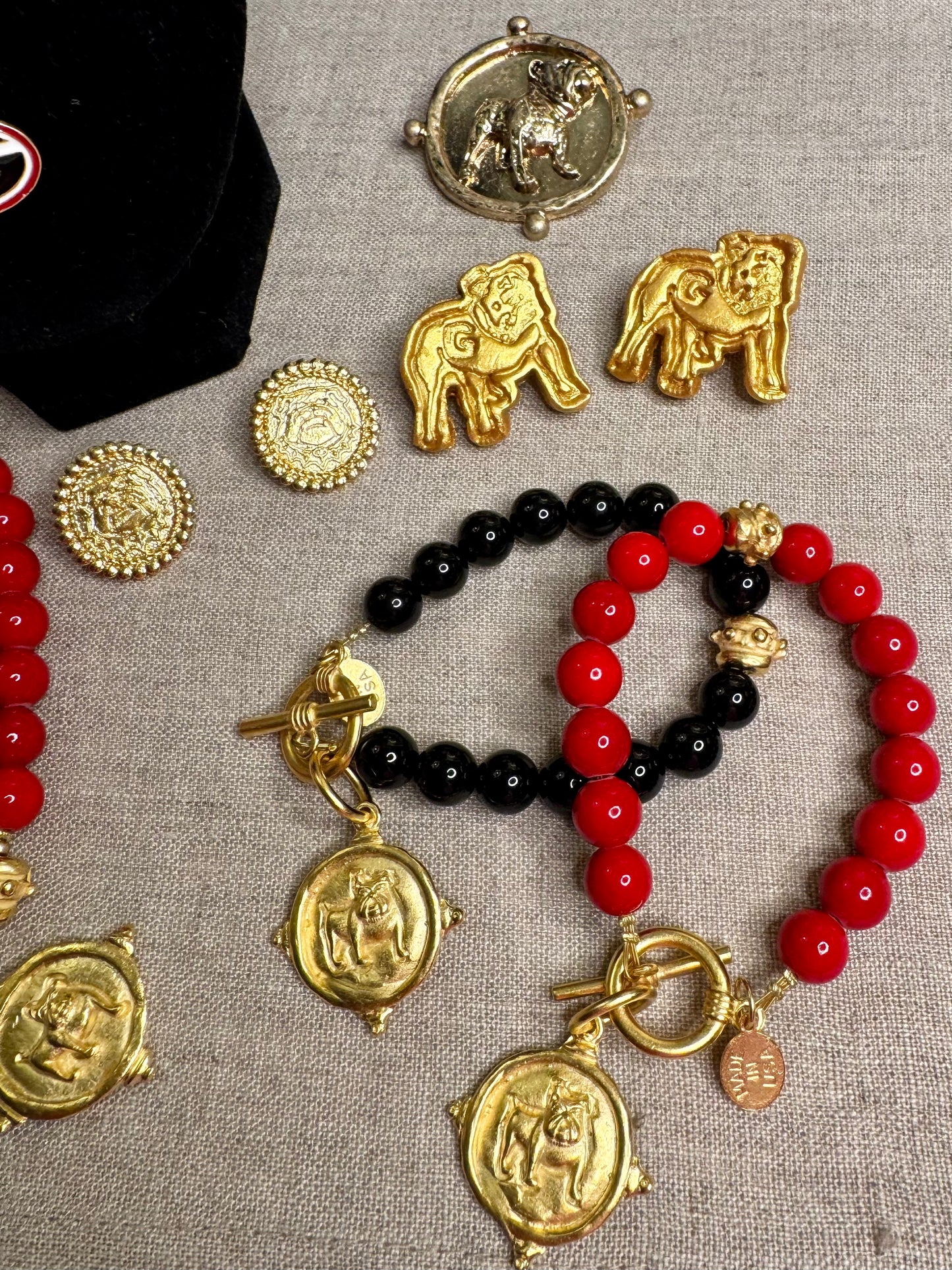 Onyx bracelet dog black and gold medallion