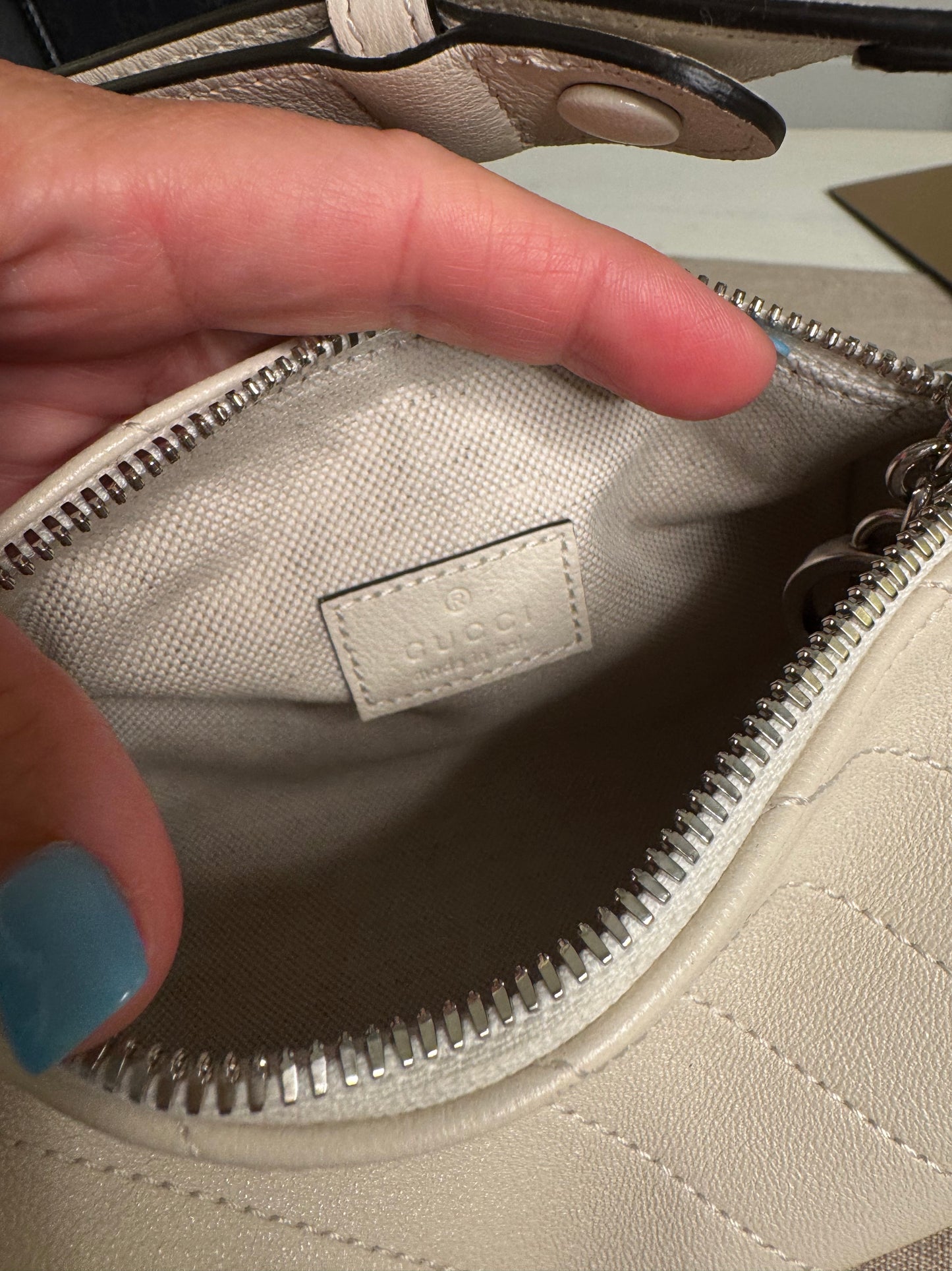 Gucci blonde shoulder bag beige off white cream color pre loved