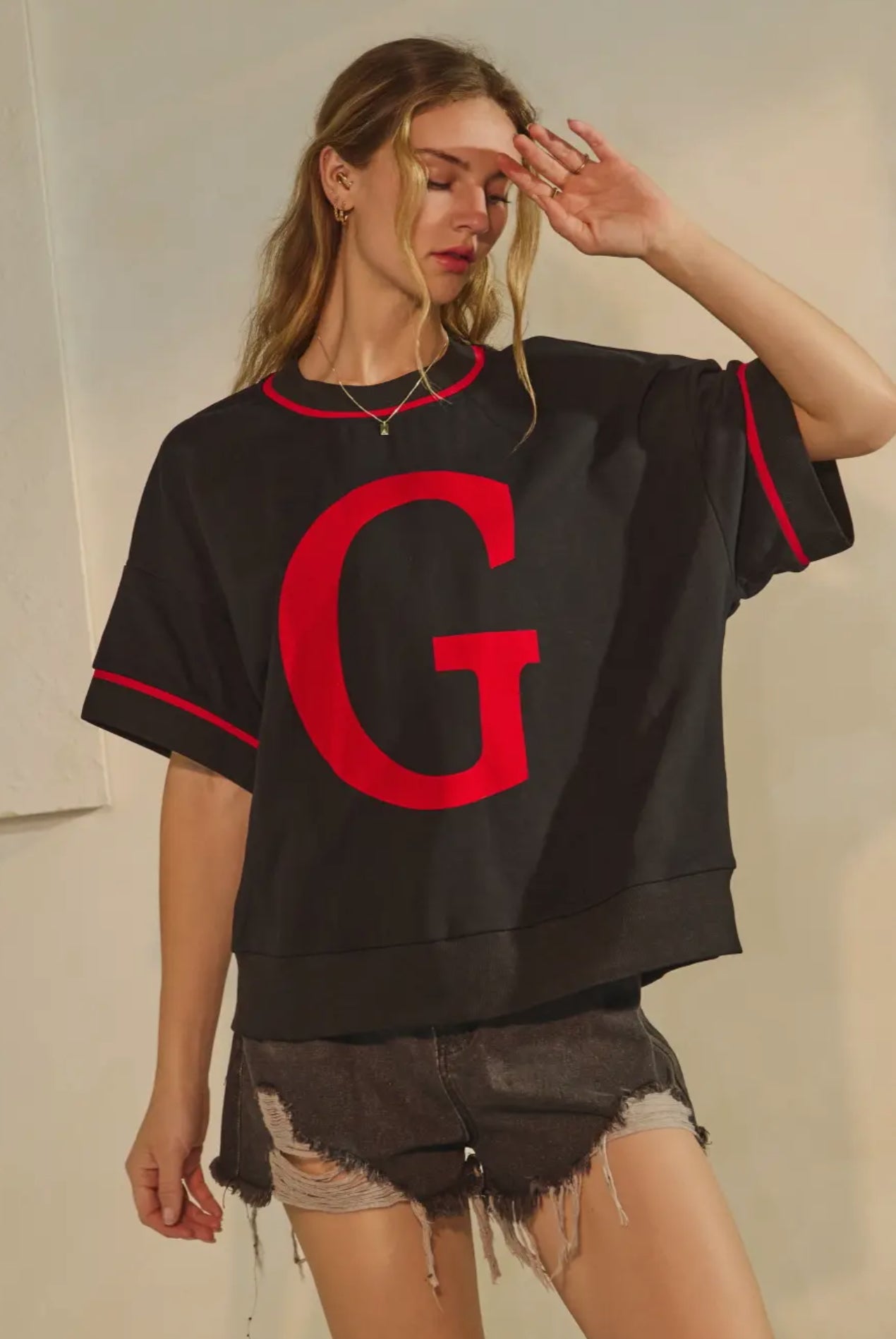 Boxy light sweatshirt type top with Giant G oversized up to 3X!