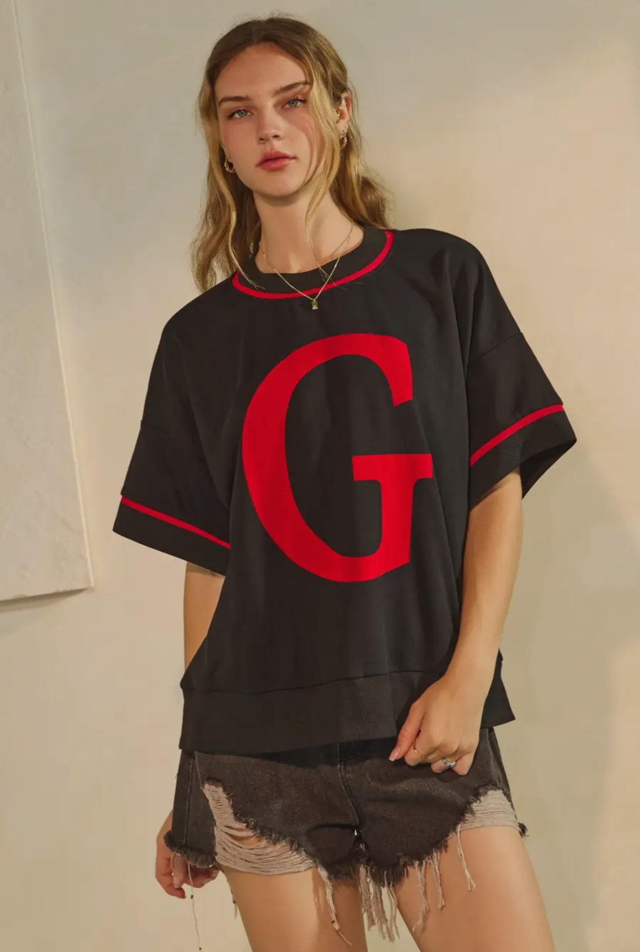 Boxy light sweatshirt type top with Giant G oversized up to 3X!