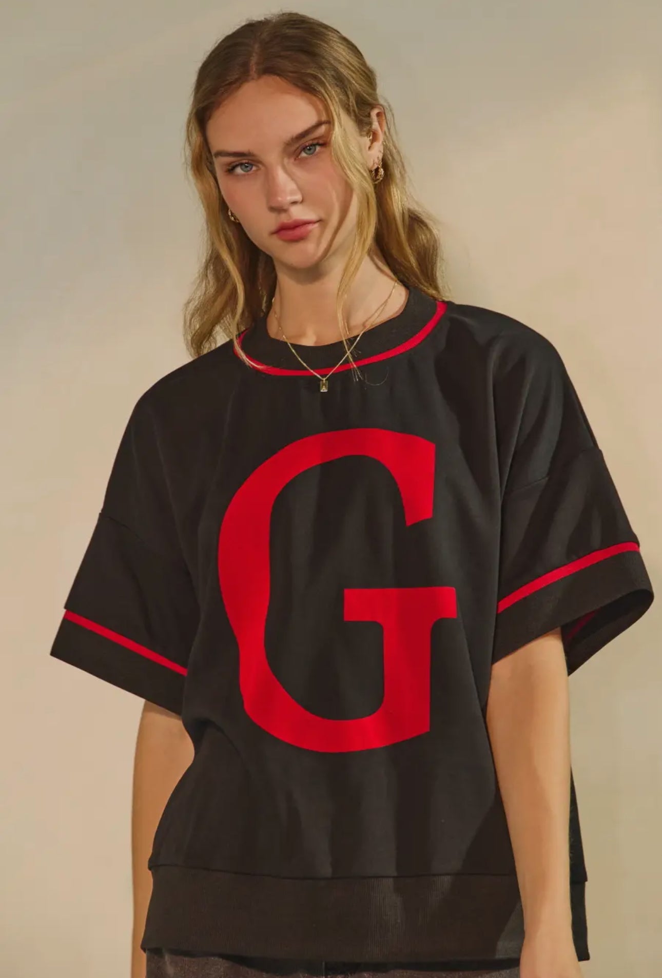 Boxy light sweatshirt type top with Giant G oversized up to 3X!