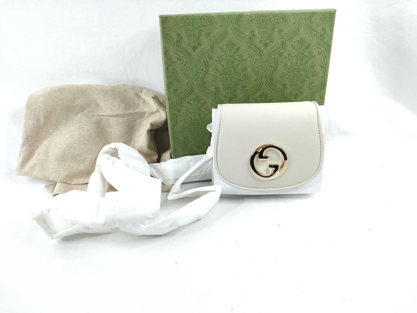 Gucci unused blondi white chain wallet in box with bag