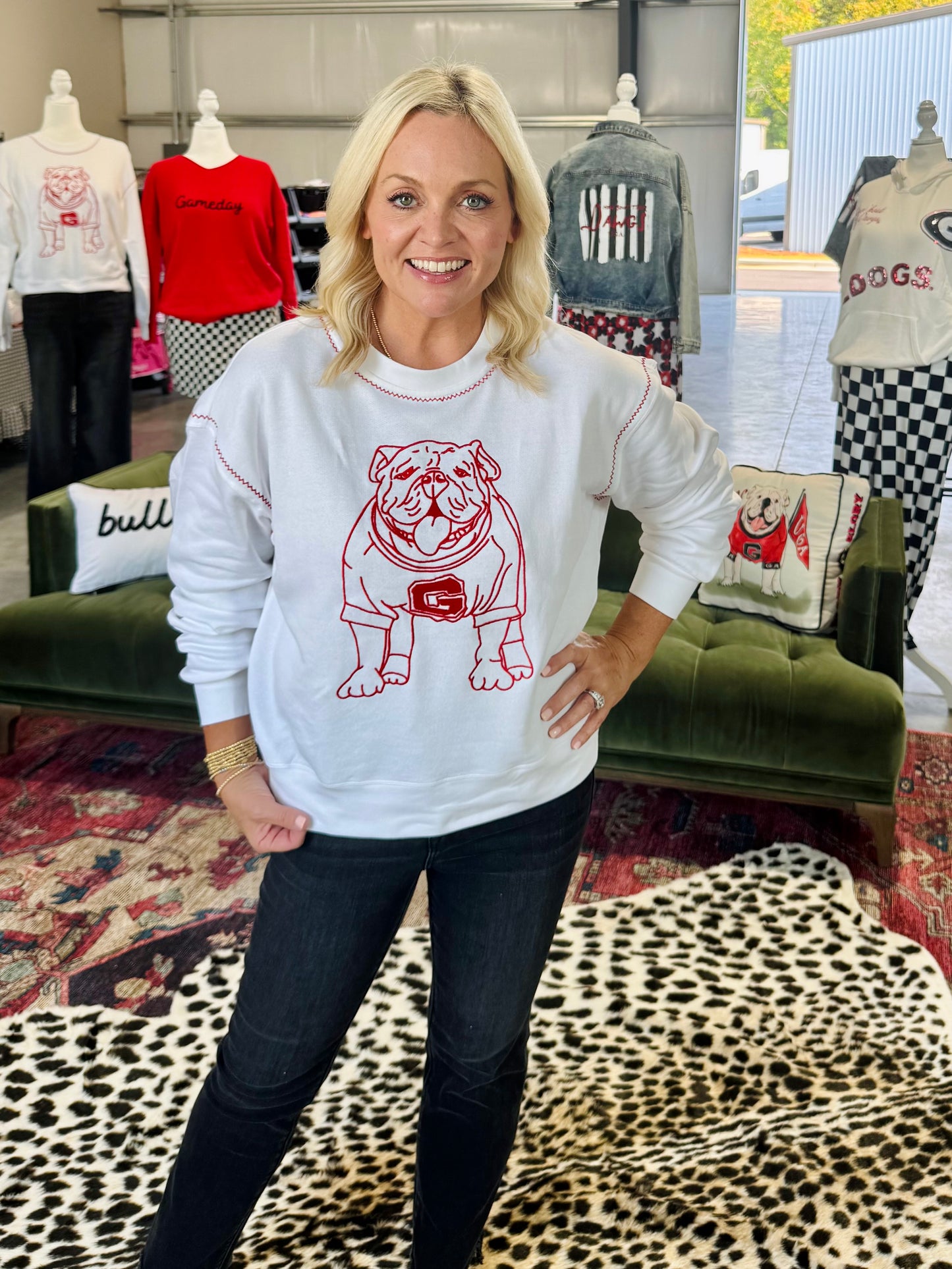 White sweatshirt embroidered bulldog licensed