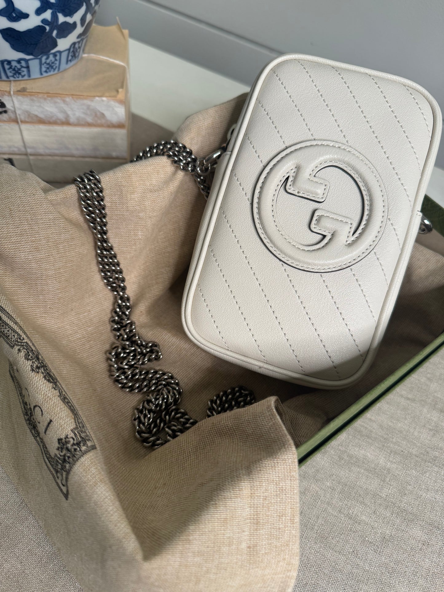 Gucci unused blondi chain shoulder bag with bad and storage