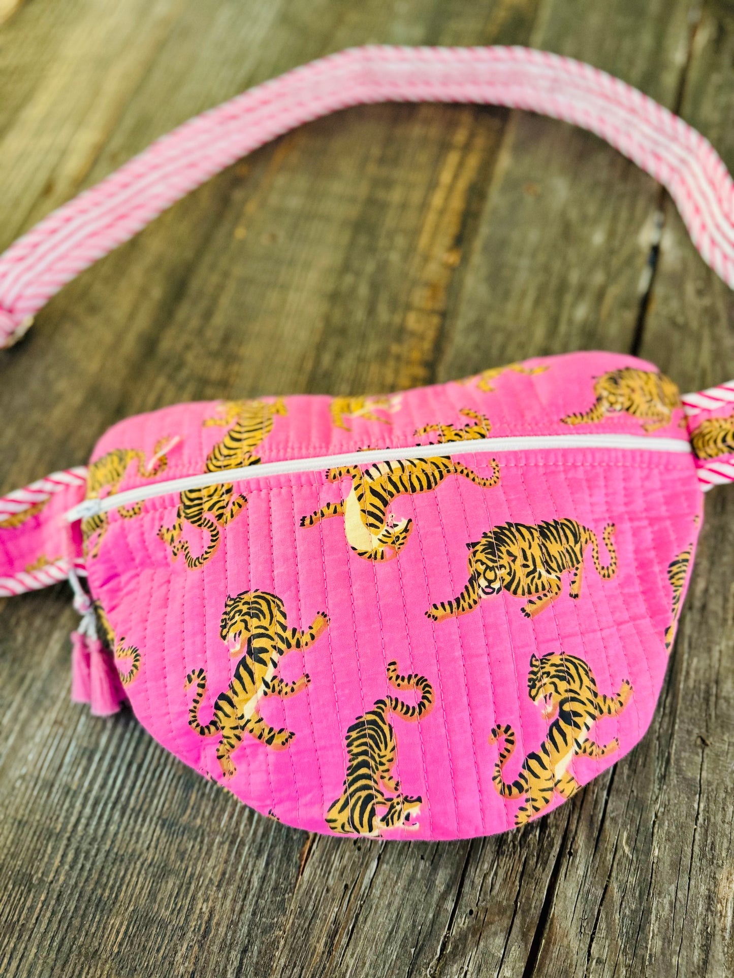 Quilted bum bag Fanny pack pink tigers