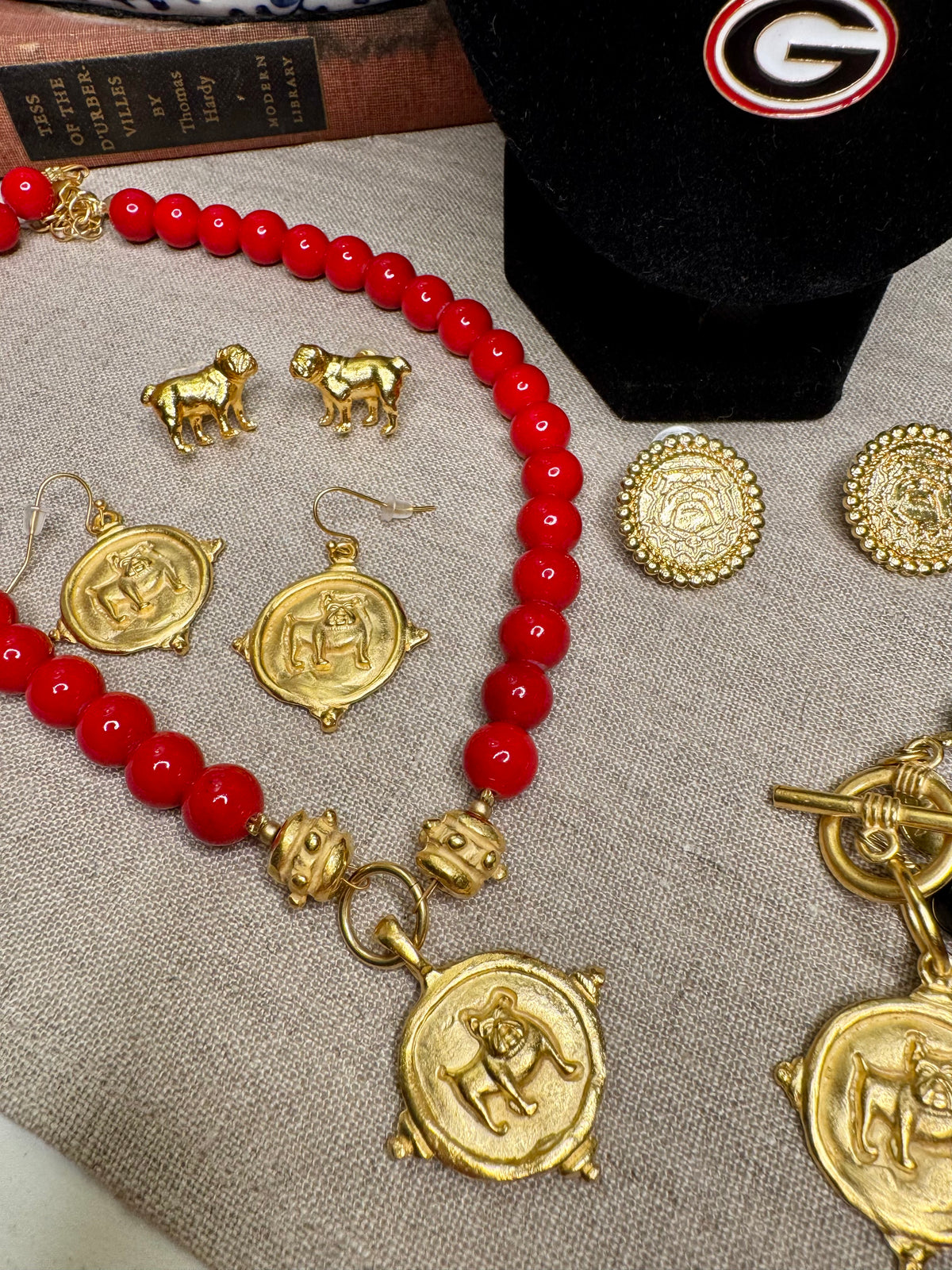 Susan Shaw Gold bulldog dangle earrings medallion