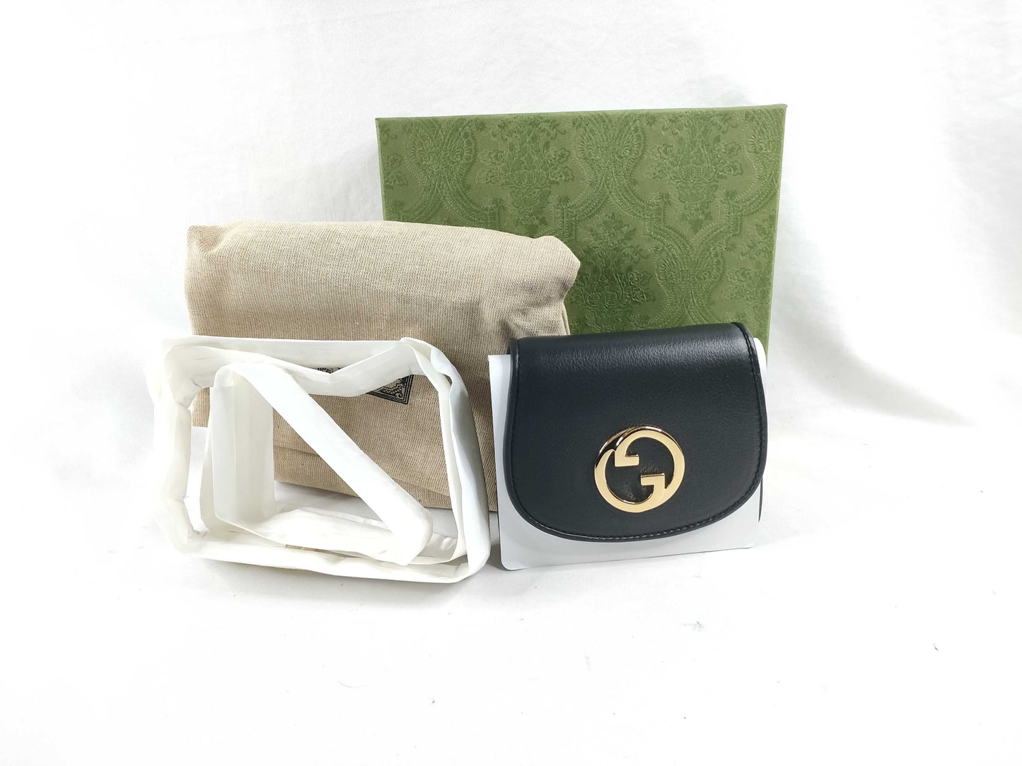 Gucci new in box Blondi chain wallet black with box and storage bag shoulder bag with chain