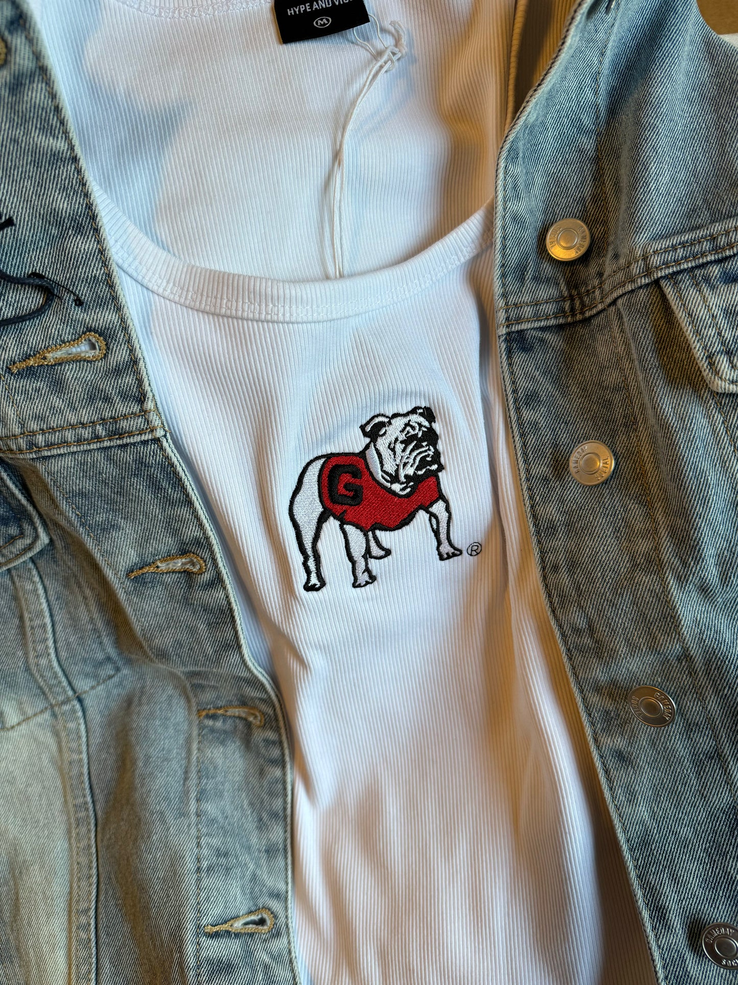 White tank embroidered bulldog Hype and Vice brand marked down
