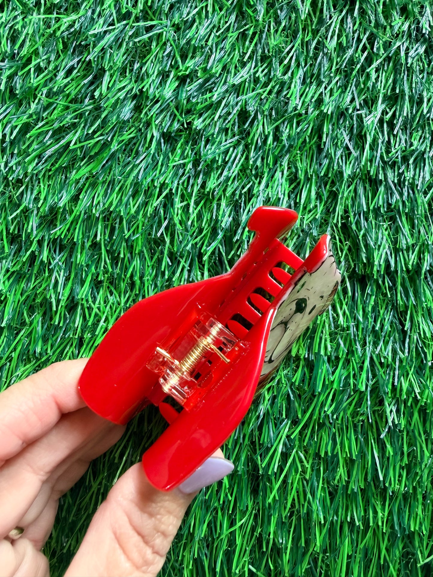 Bulldog hair clip