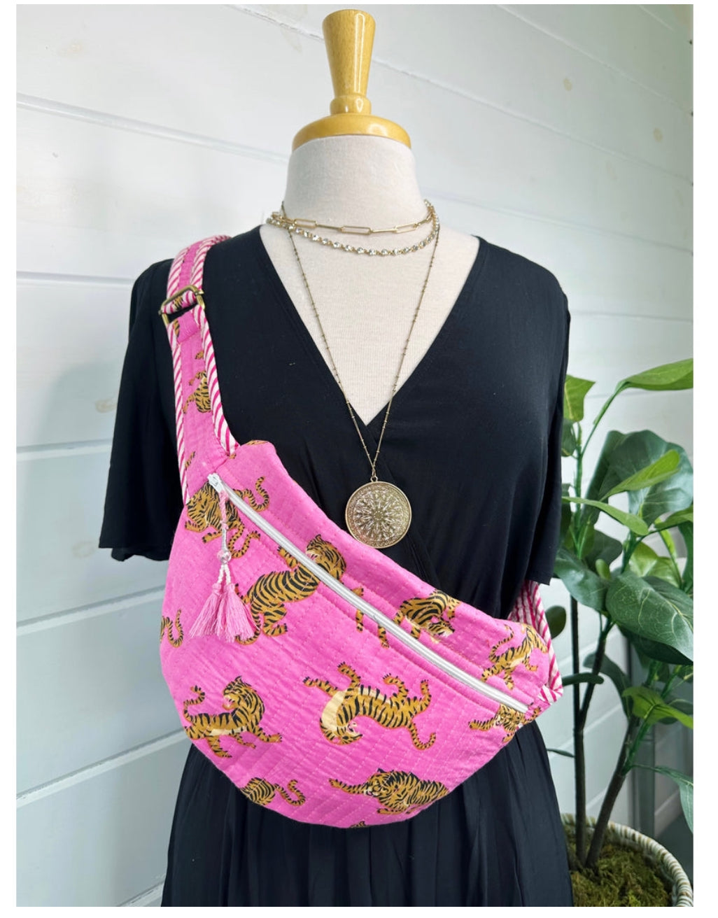 Quilted bum bag Fanny pack pink tigers