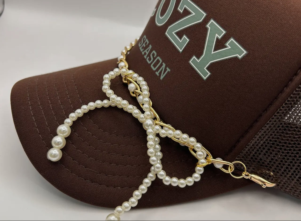 Trucker hat chain bow pearl