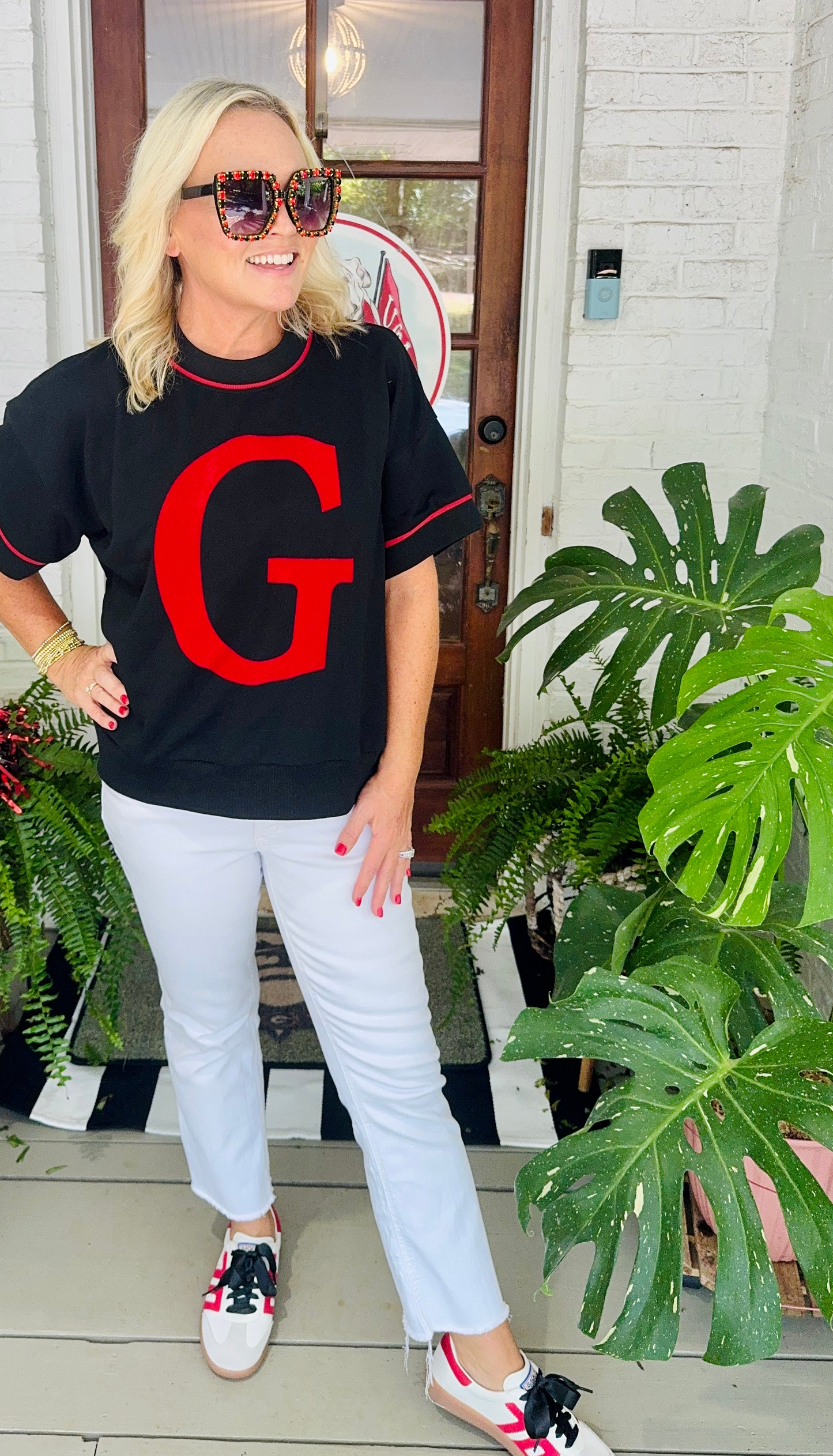 Boxy light sweatshirt type top with Giant G oversized. I have plus size too!