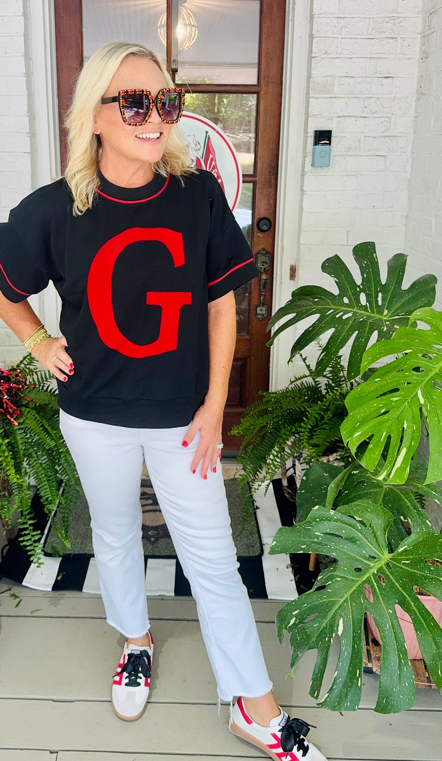 Boxy light sweatshirt type top with Giant G oversized. I have plus size too!