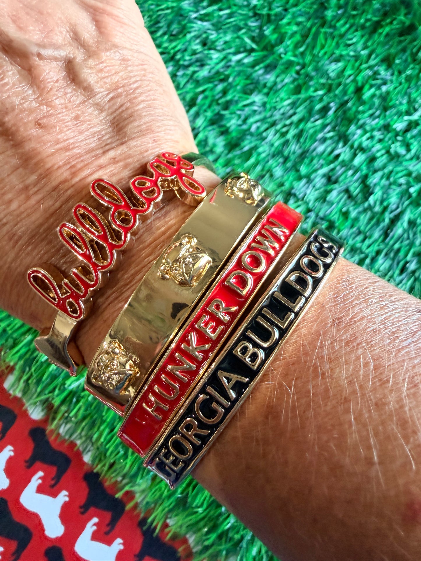 1 bangle georgia Bulldog hunker down