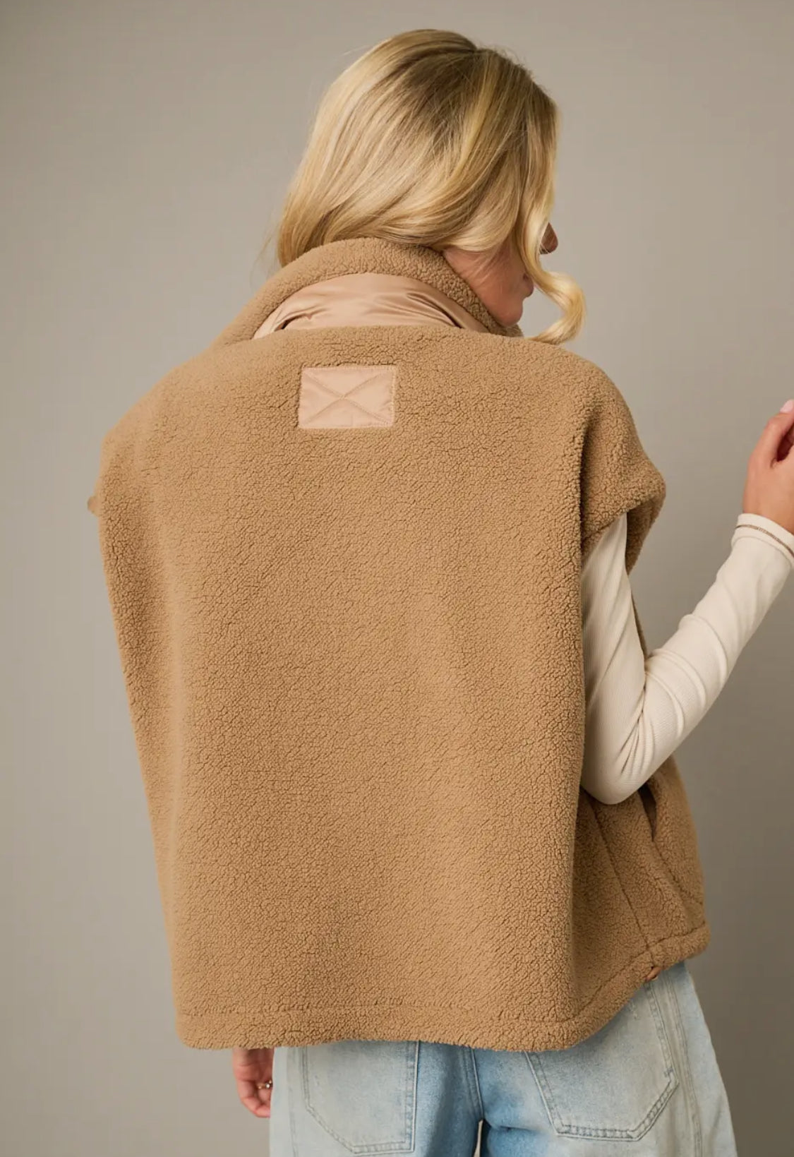 Sherpa oversized vest camel color