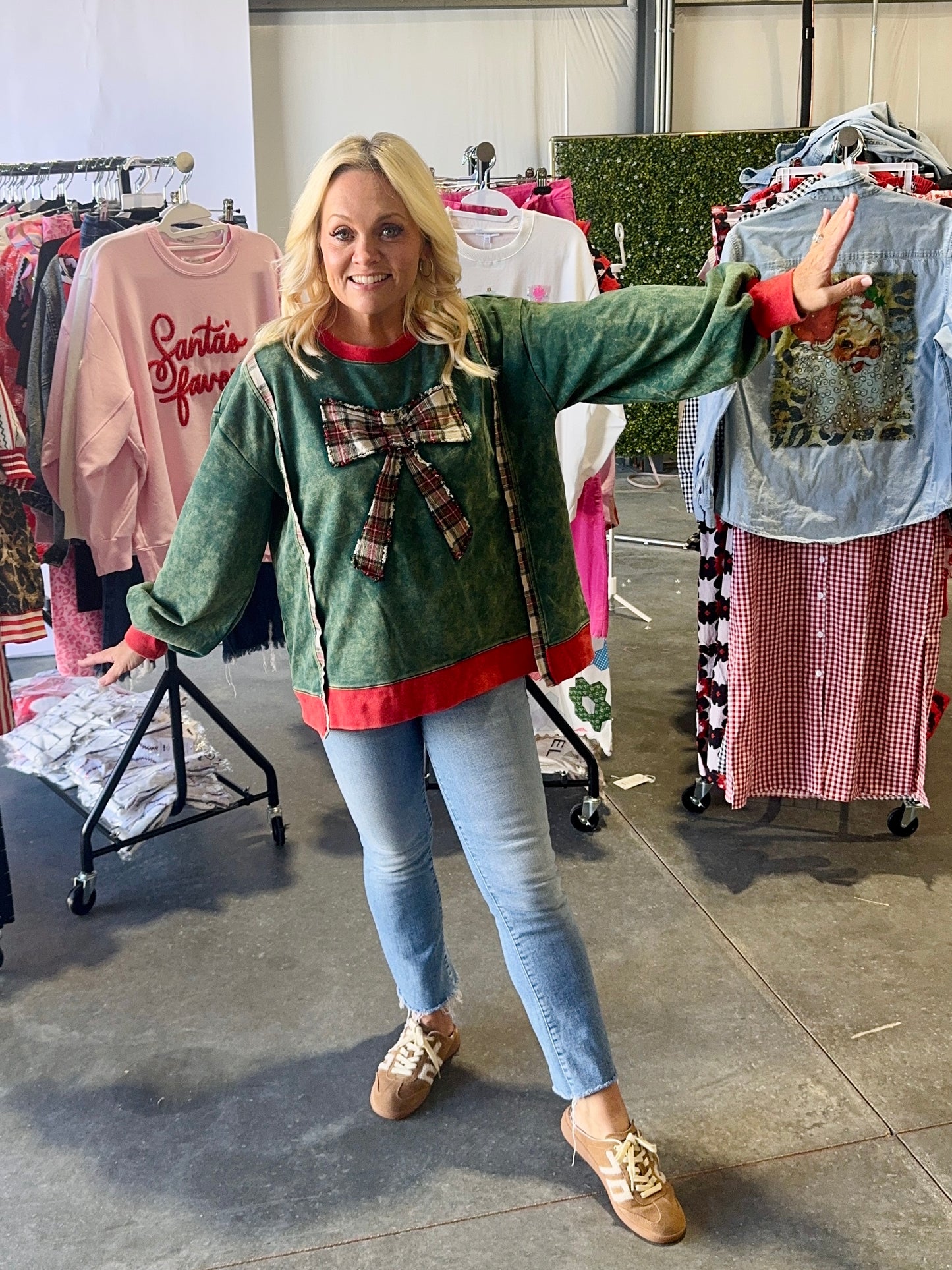 Oversized christmas bow pullover