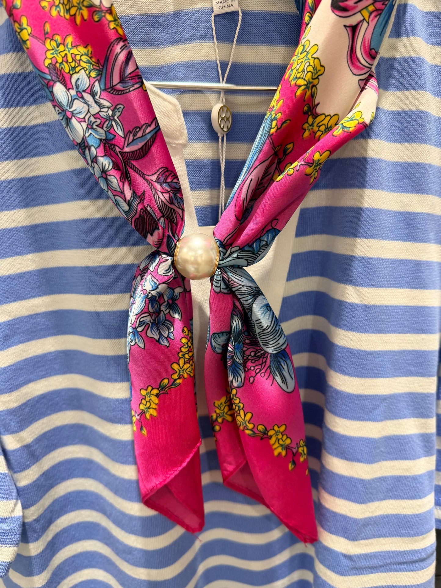 Magnetic pearl scarf