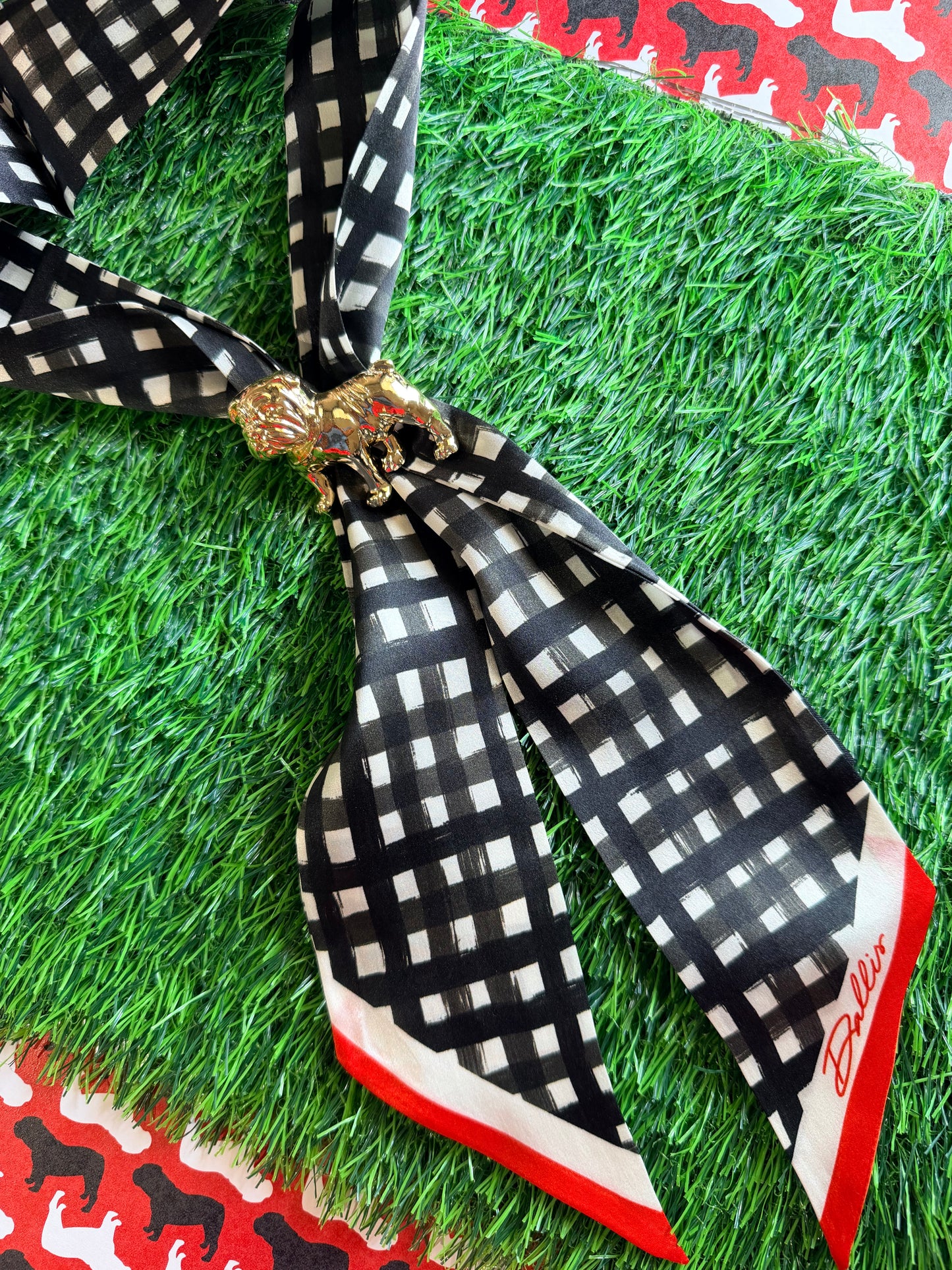 Tailgate twilly black and white checked