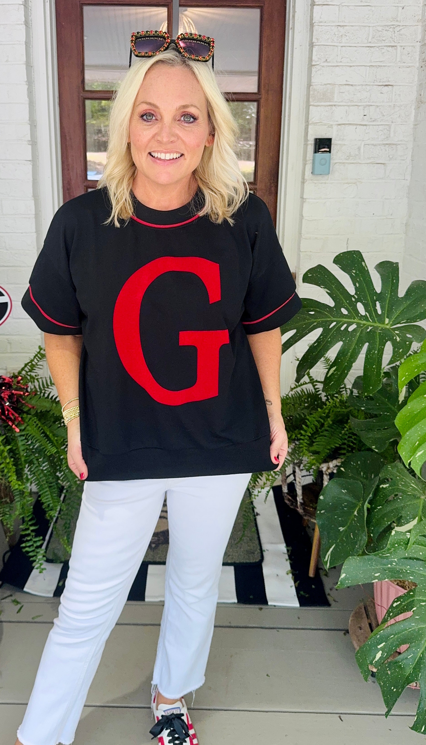 Boxy light sweatshirt type top with Giant G oversized. I have plus size too!