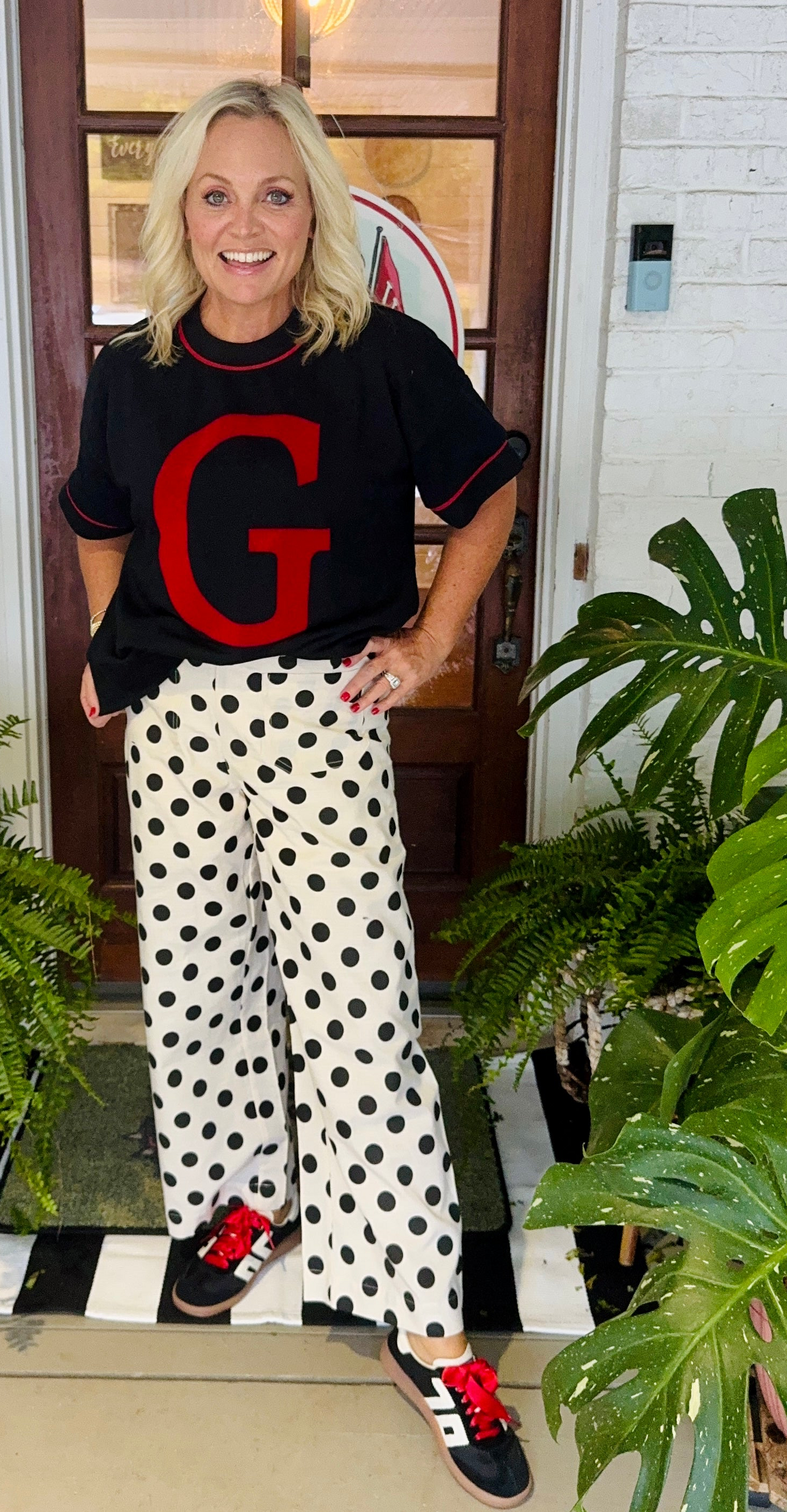 Boxy light sweatshirt type top with Giant G oversized. I have plus size too!