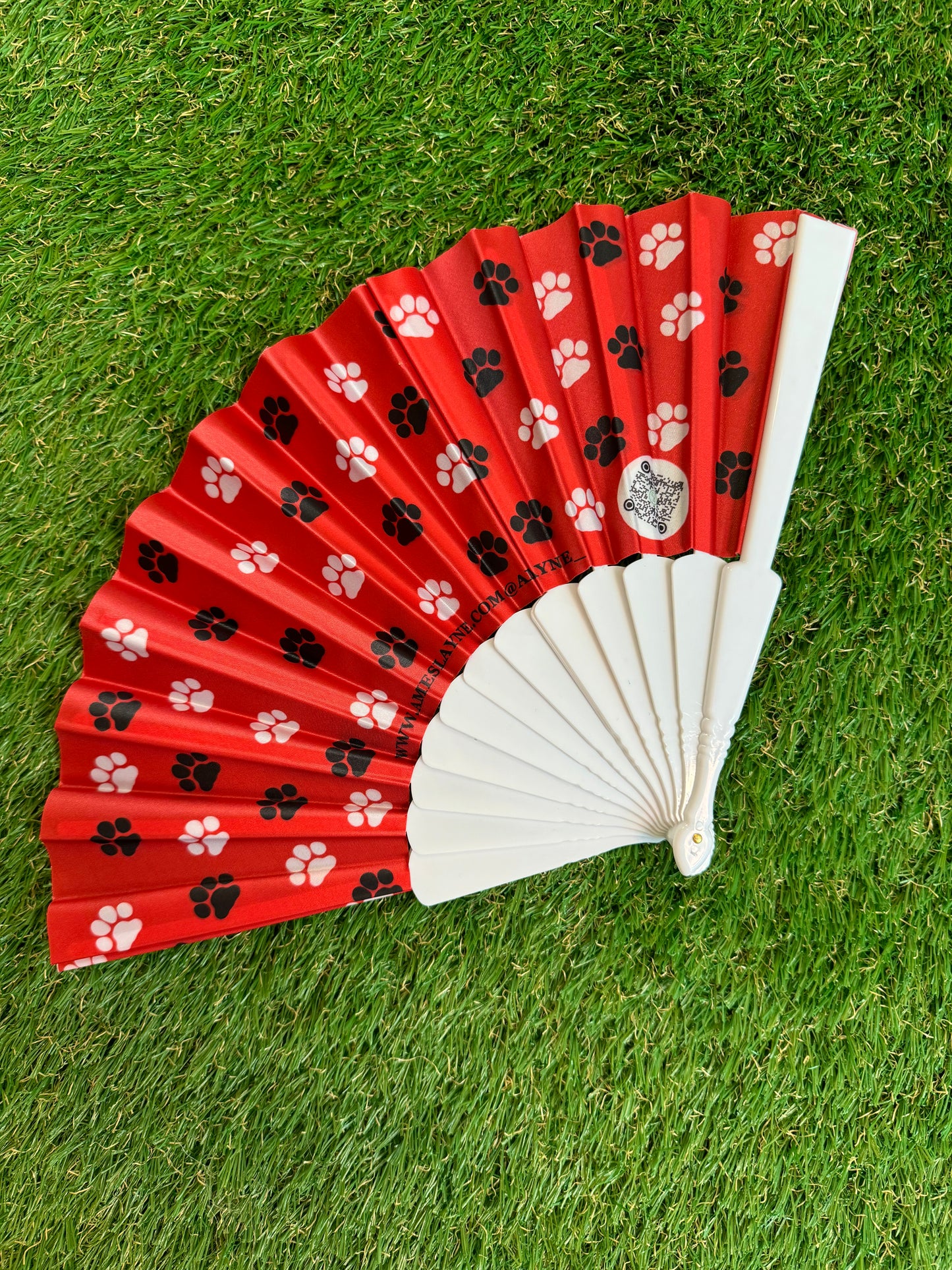 Paw black and red fan