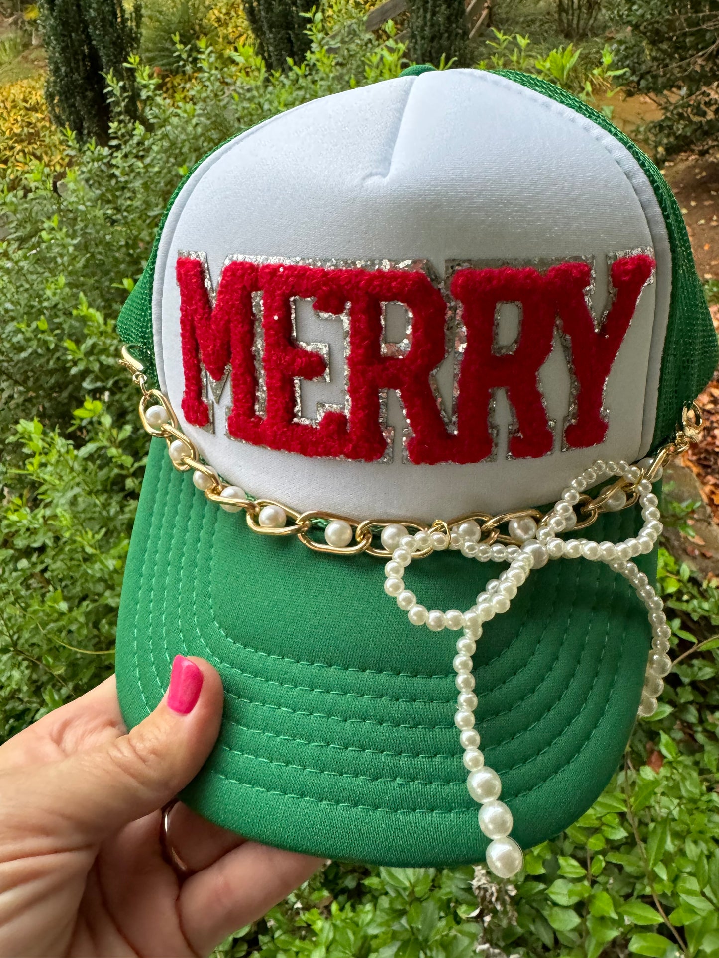 Trucker hat chain bow pearl