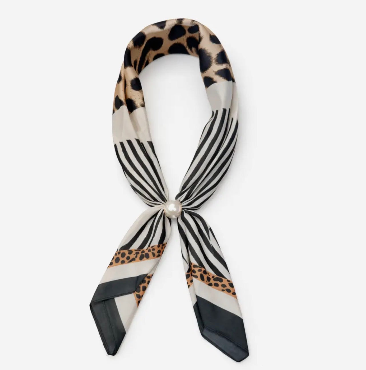 Magnetic pearl scarf