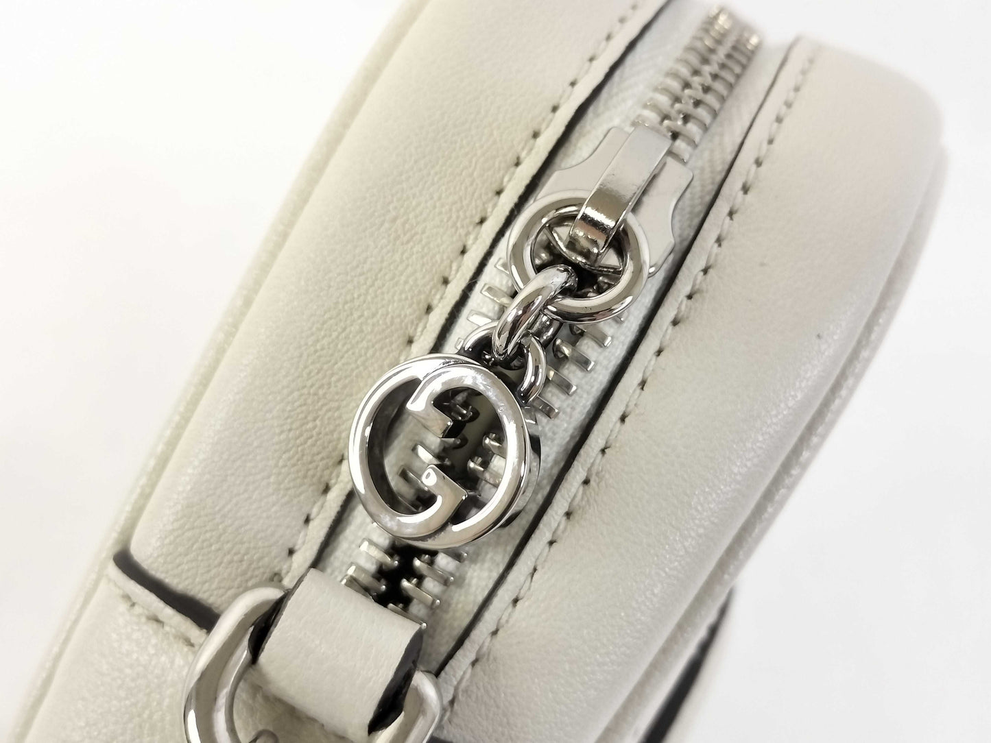 Gucci unused blondi chain shoulder bag with bad and storage