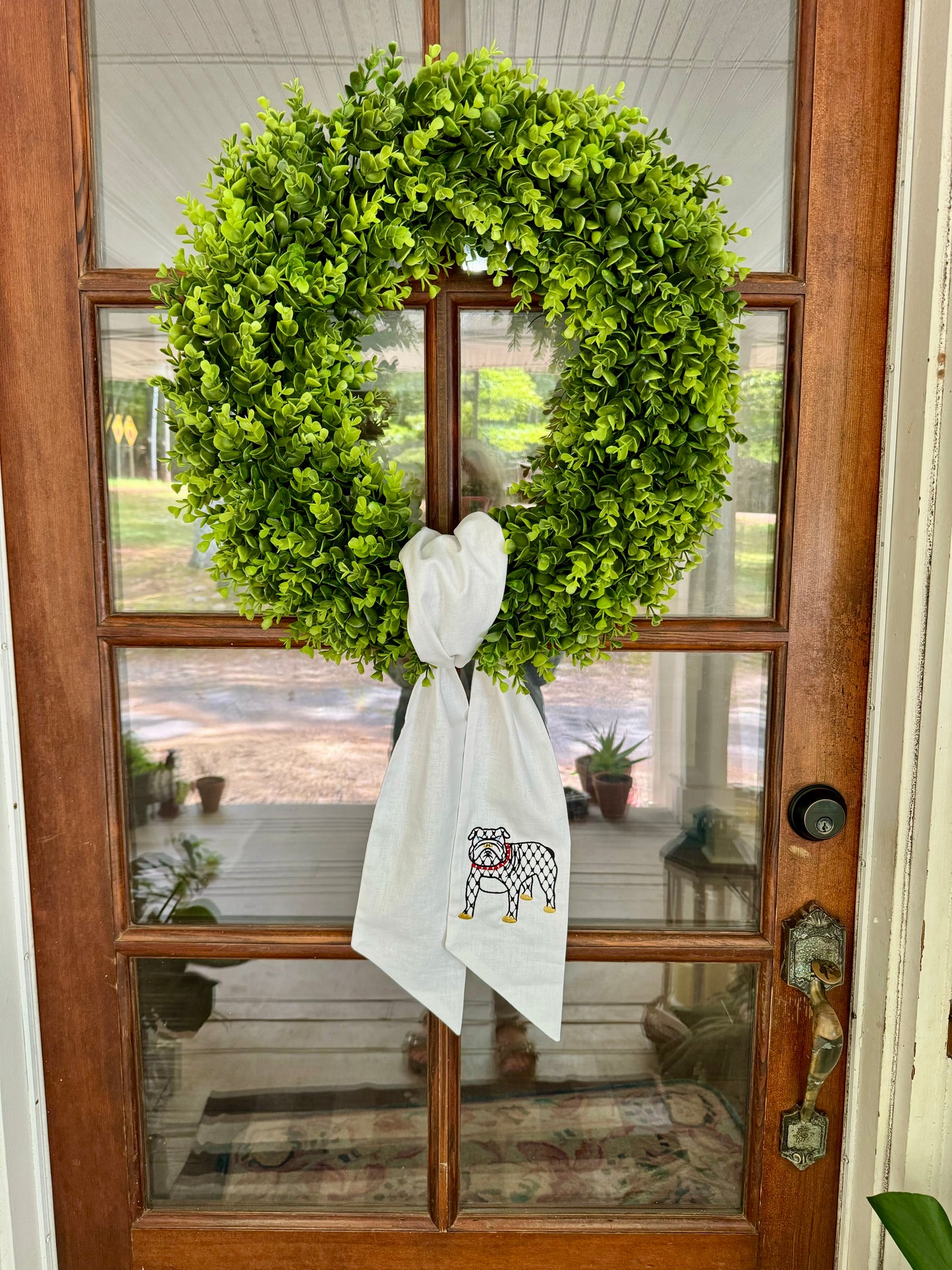 Wreath sash with embroidered dog