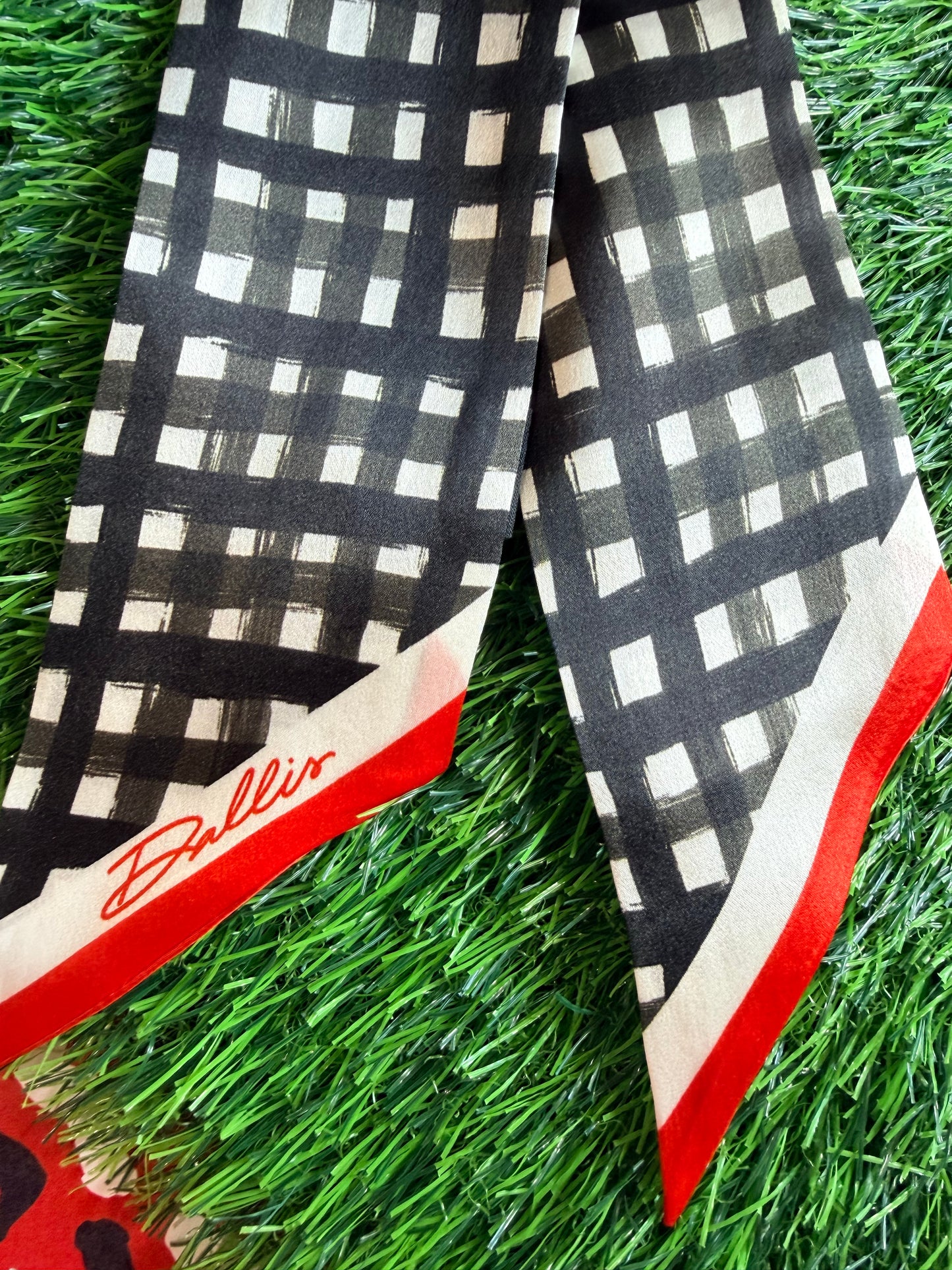 Tailgate twilly black and white checked