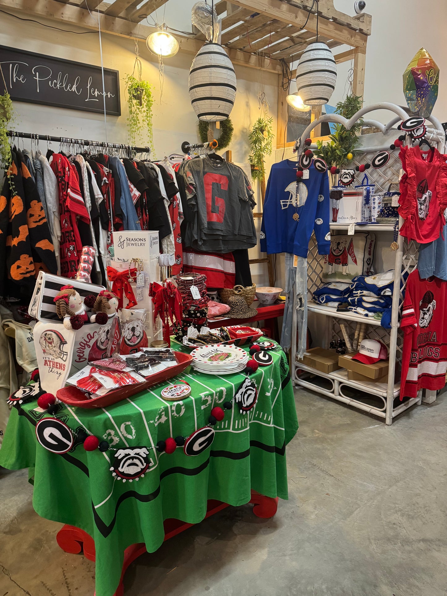 Athens ga Glory Haus licensed super bulldog banner garland pom pom