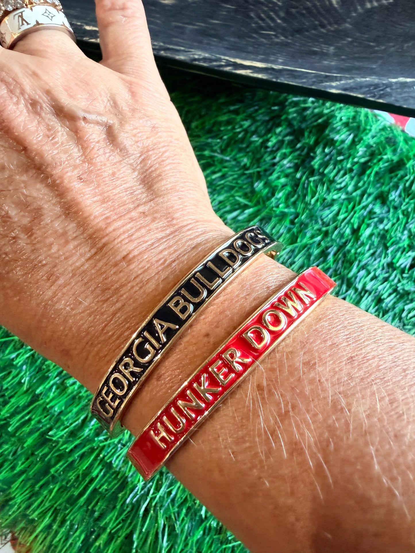 1 bangle georgia Bulldog hunker down