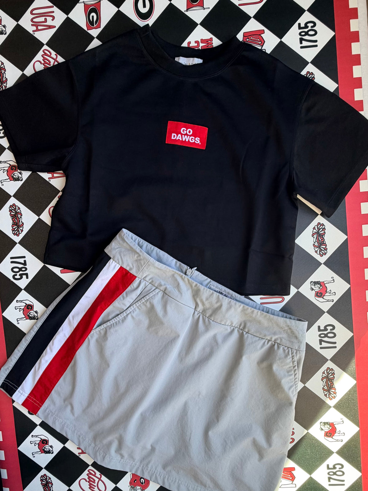 Go dawgs woven label licensed black airy tee