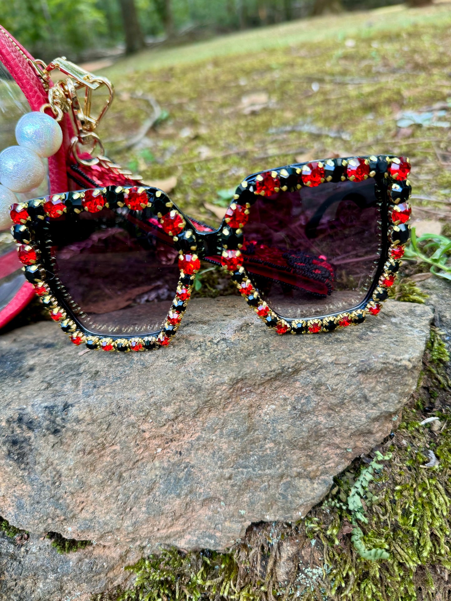 Black and red rhinestone sunglasses large Bougie