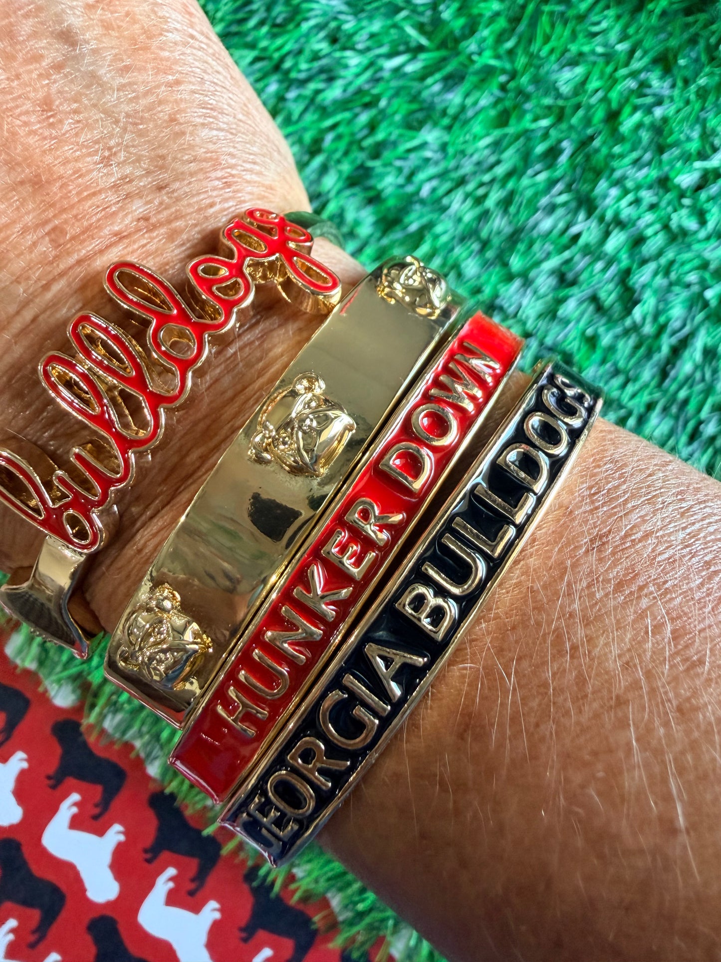 1 bangle georgia Bulldog hunker down