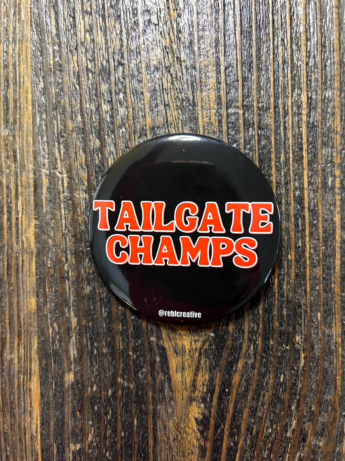 Button tailgate champs large