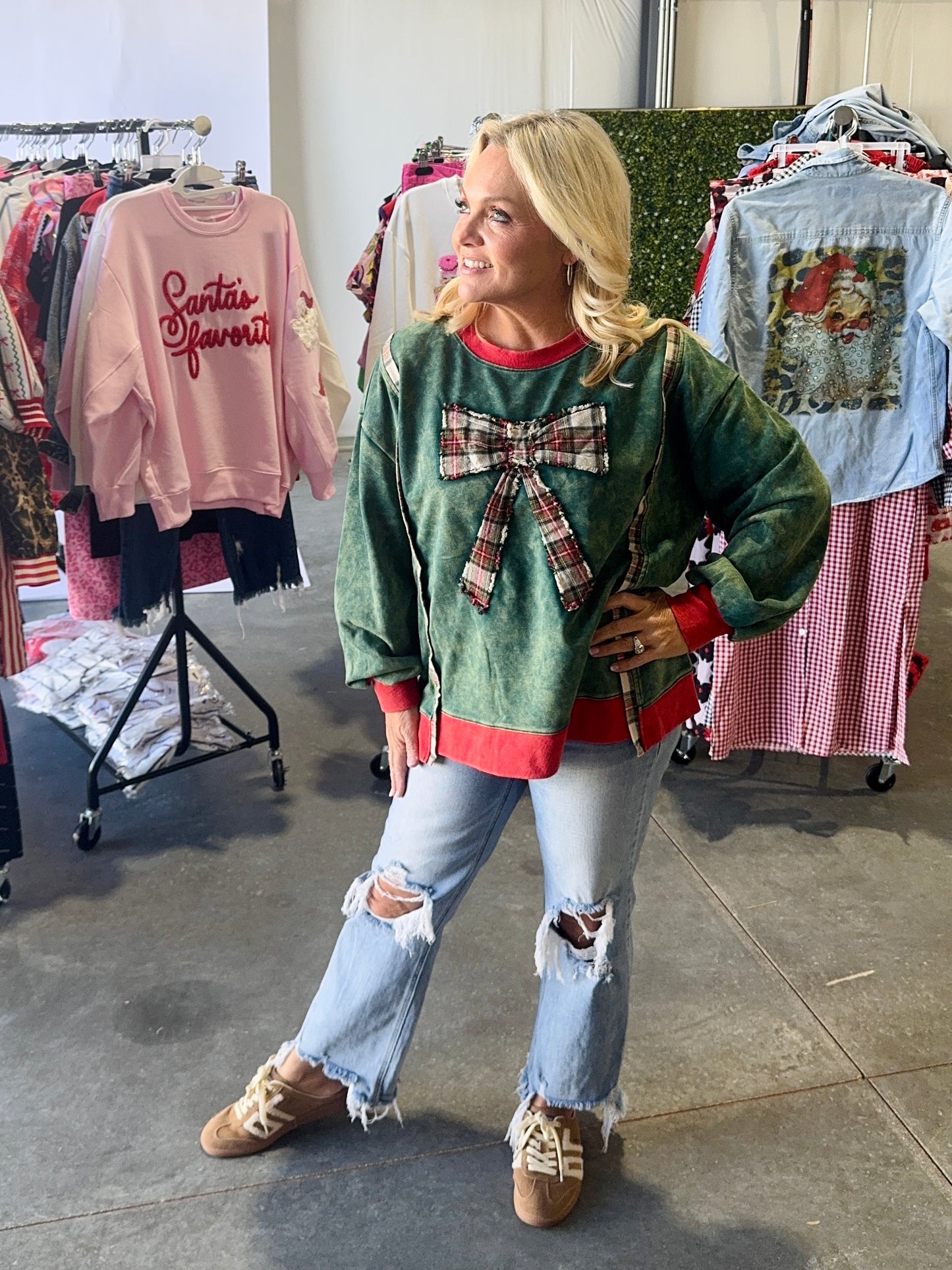 Oversized christmas bow pullover